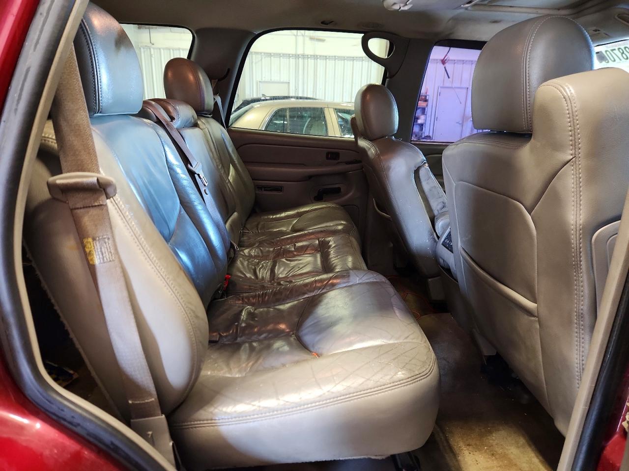 2004 Chevrolet Tahoe K1500 Red vin: 1GNEK13Z64J203479