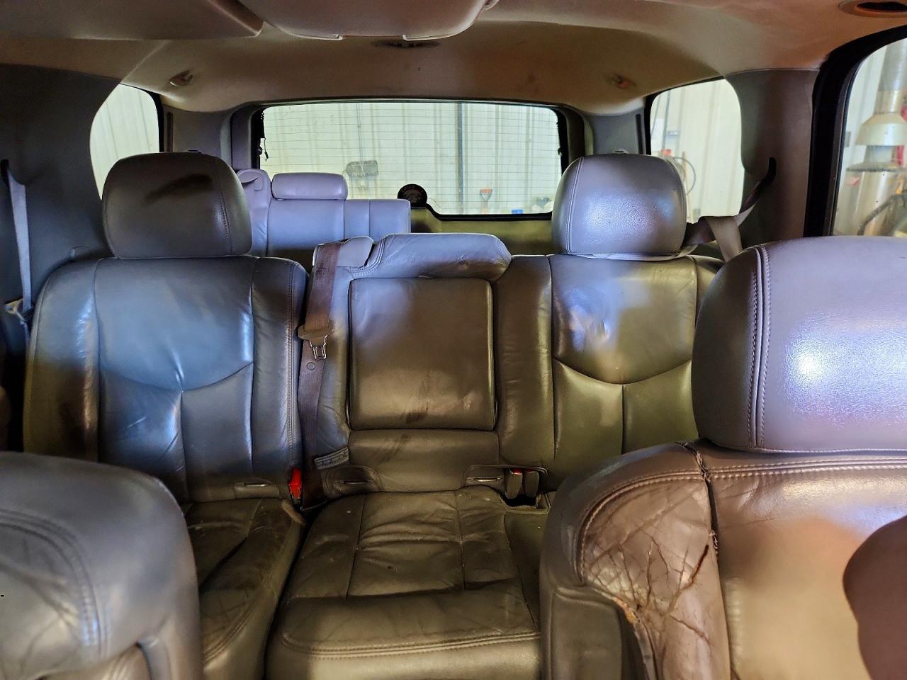 2004 Chevrolet Tahoe K1500 Red vin: 1GNEK13Z64J203479