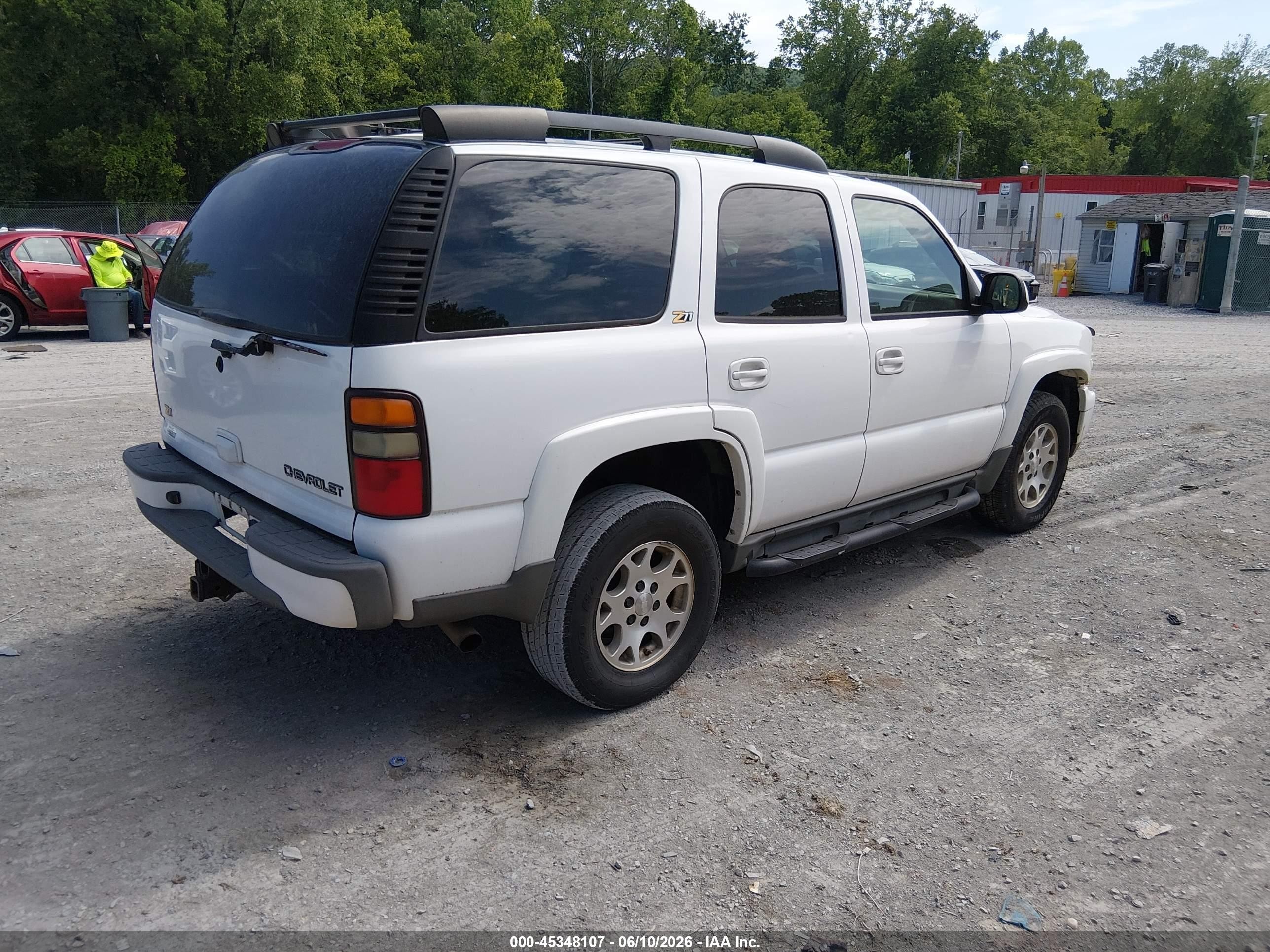 2004 Chevrolet Tahoe Z71 White vin: 1GNEK13Z64R184725
