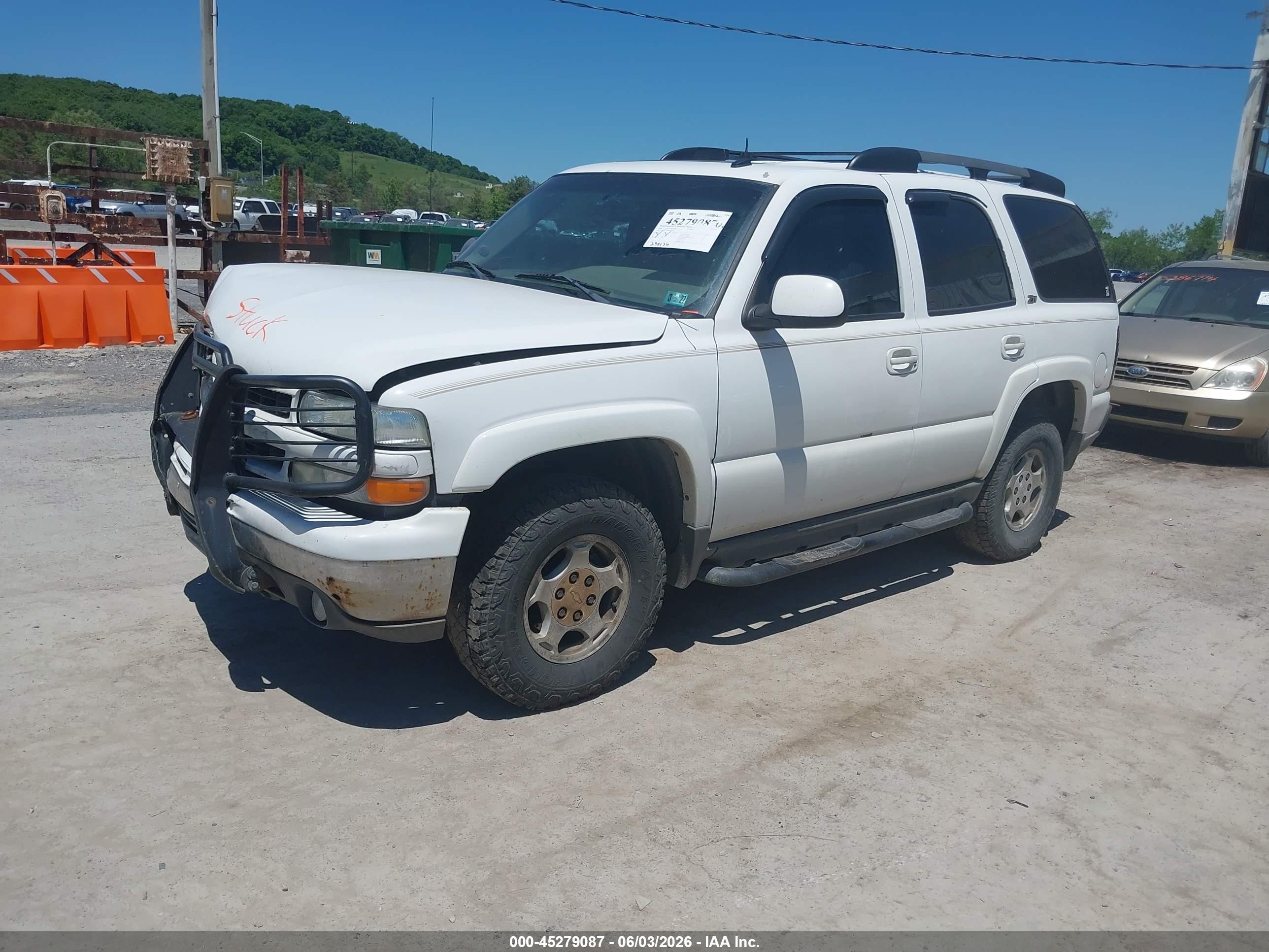 2004 Chevrolet Tahoe Z71 White vin: 1GNEK13Z64R184823