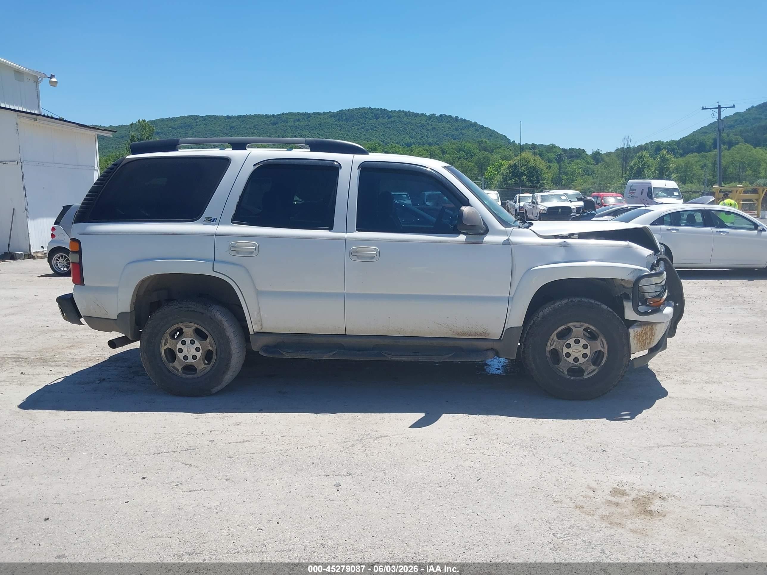 2004 Chevrolet Tahoe Z71 White vin: 1GNEK13Z64R184823