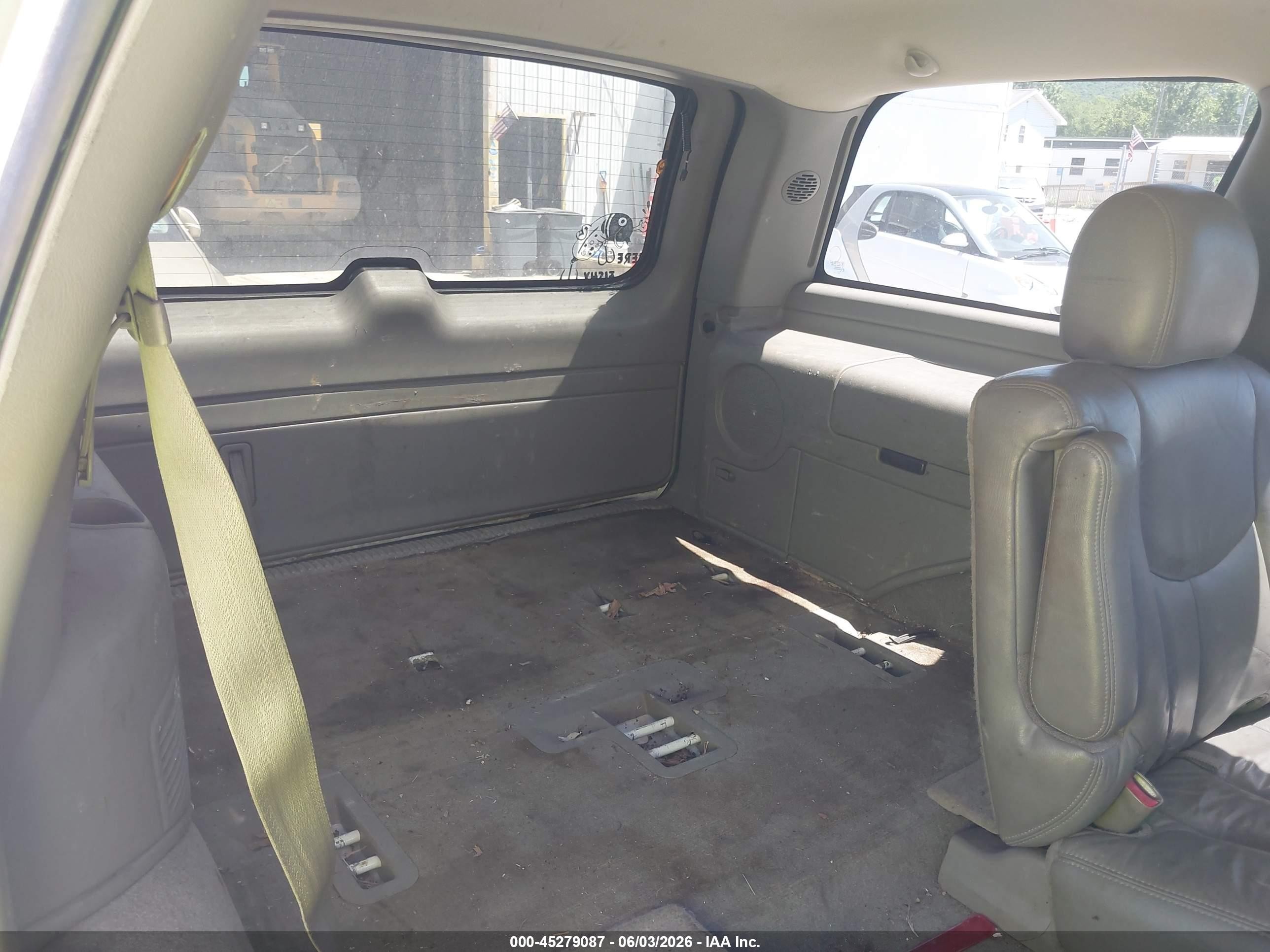 2004 Chevrolet Tahoe Z71 White vin: 1GNEK13Z64R184823
