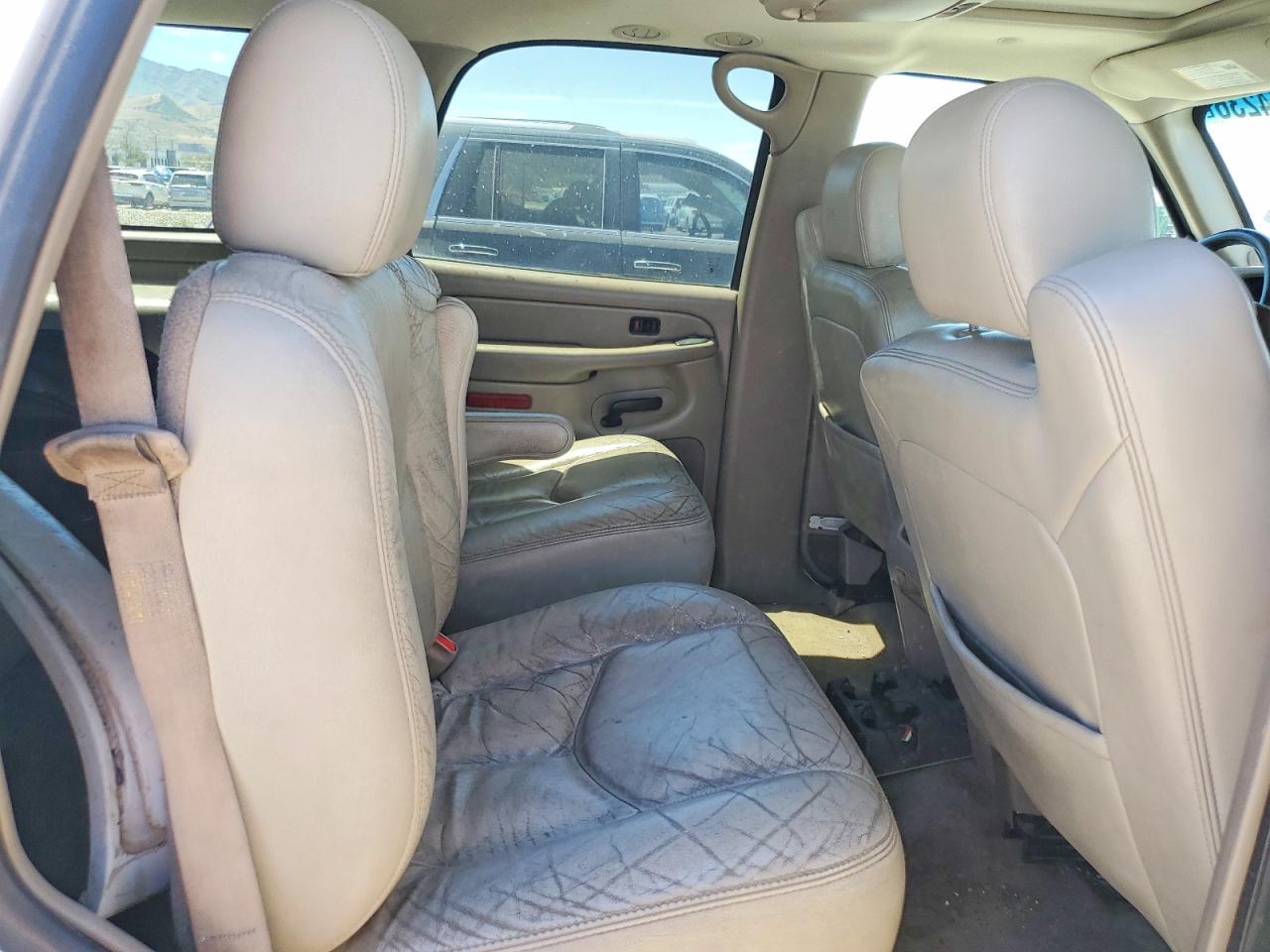 2004 Chevrolet Tahoe K1500 White vin: 1GNEK13Z64R197331