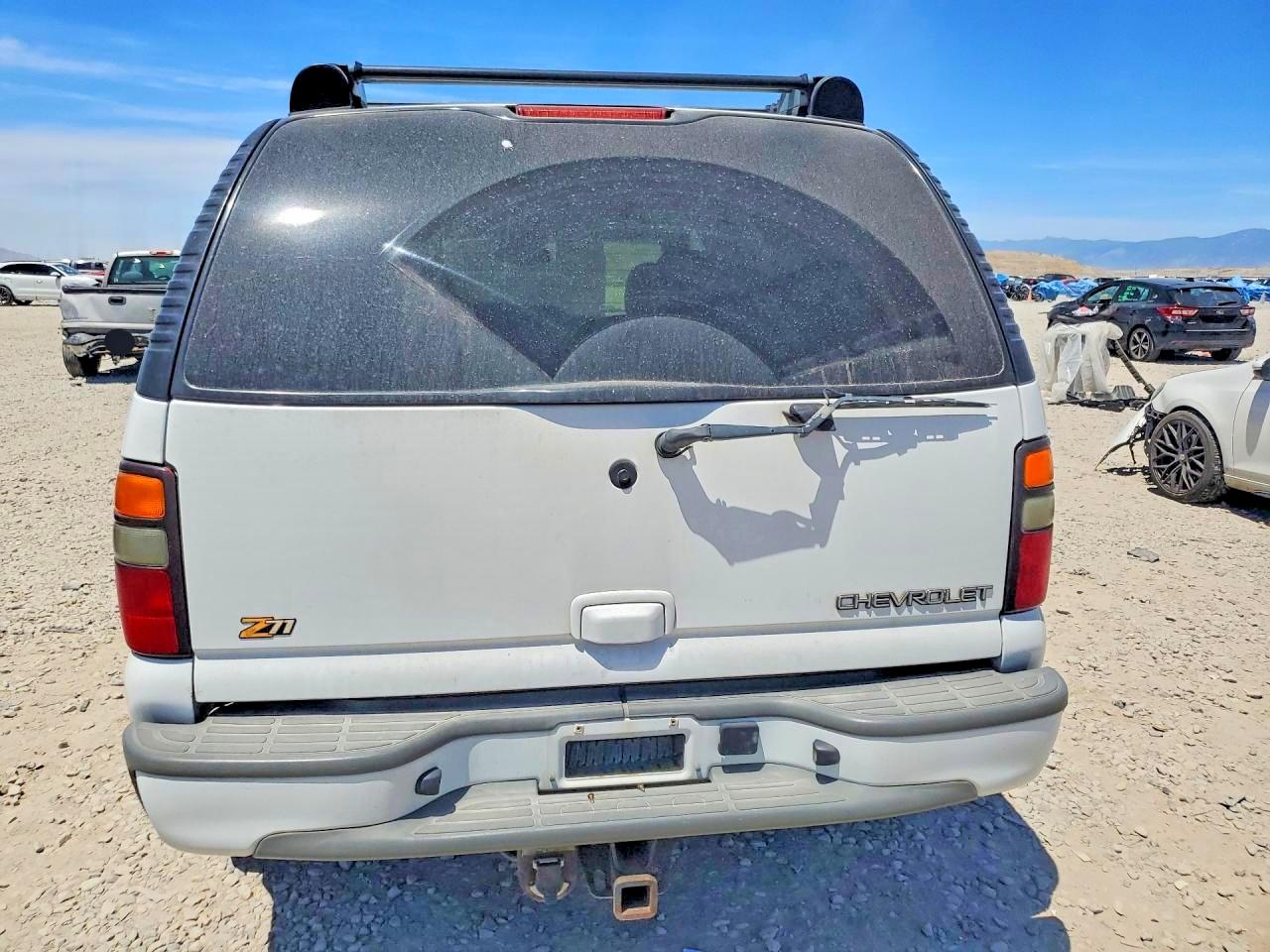 2004 Chevrolet Tahoe K1500 White vin: 1GNEK13Z64R197331
