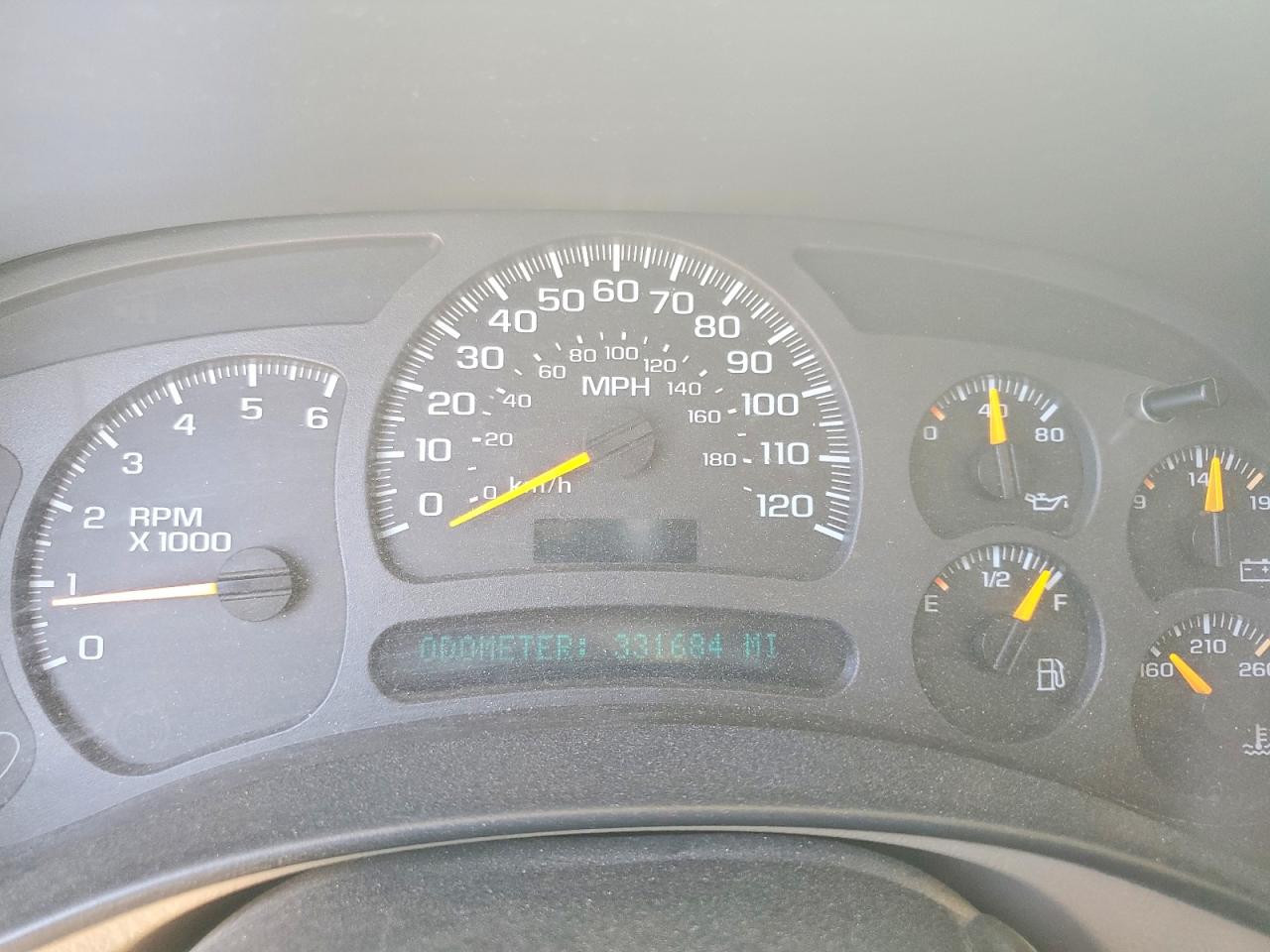 2004 Chevrolet Tahoe K1500 White vin: 1GNEK13Z64R197331