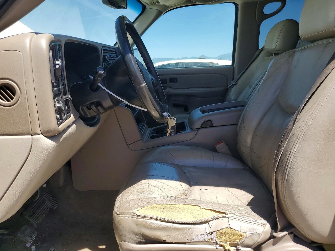 2004 Chevrolet Tahoe K1500 White vin: 1GNEK13Z64R197331