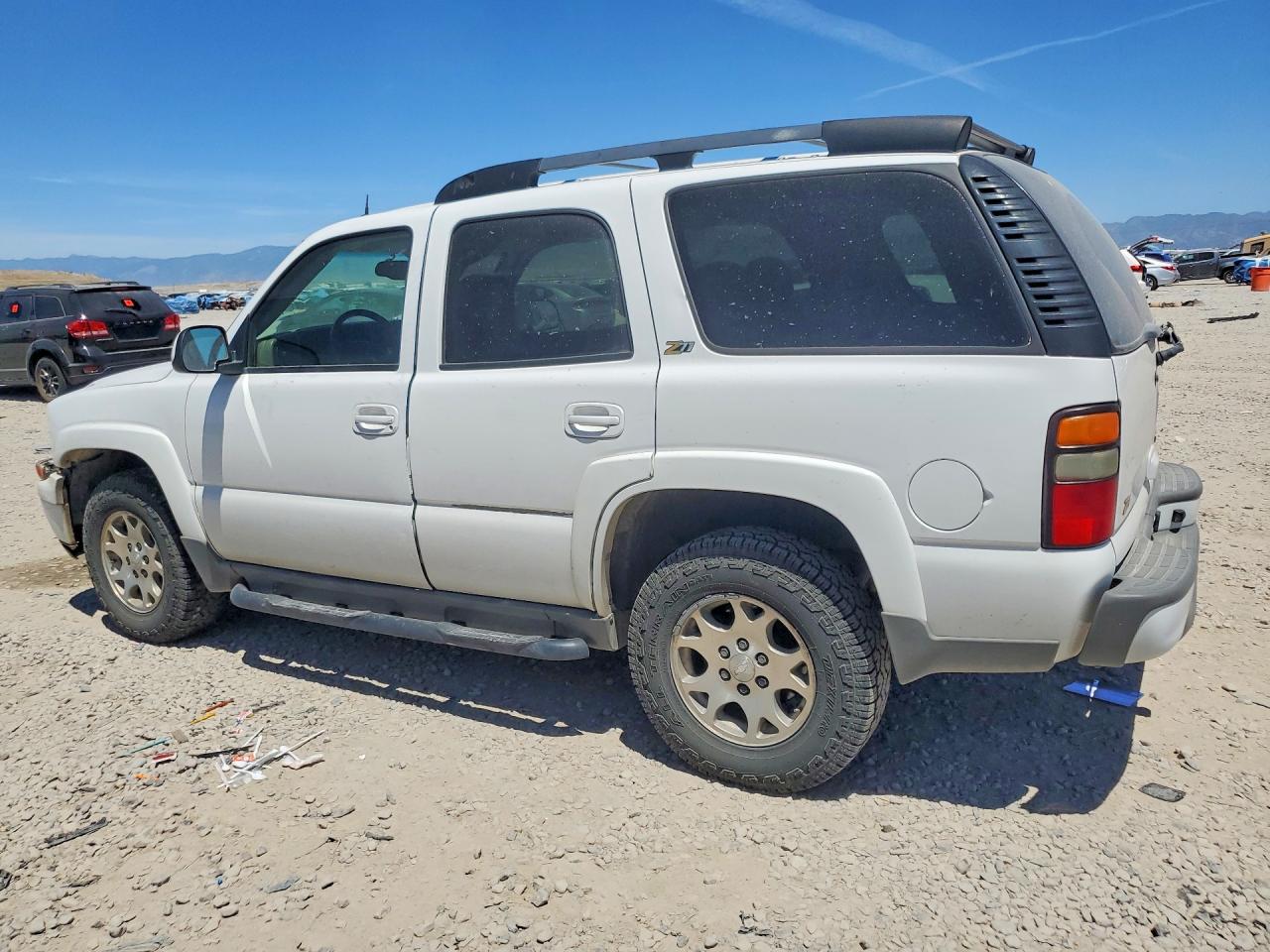 2004 Chevrolet Tahoe K1500 White vin: 1GNEK13Z64R197331