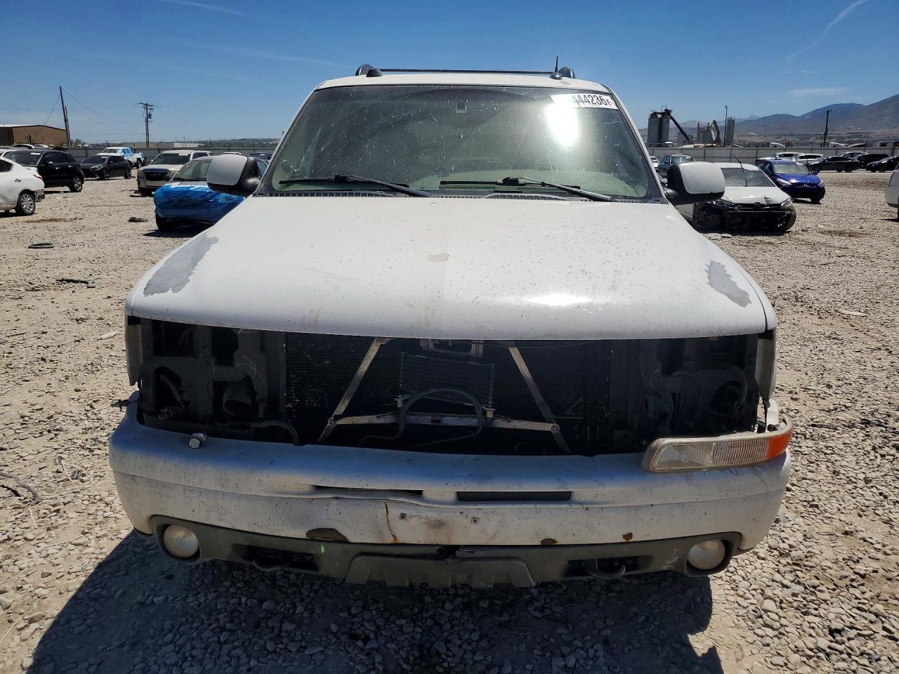 2004 Chevrolet Tahoe K1500 White vin: 1GNEK13Z64R197331