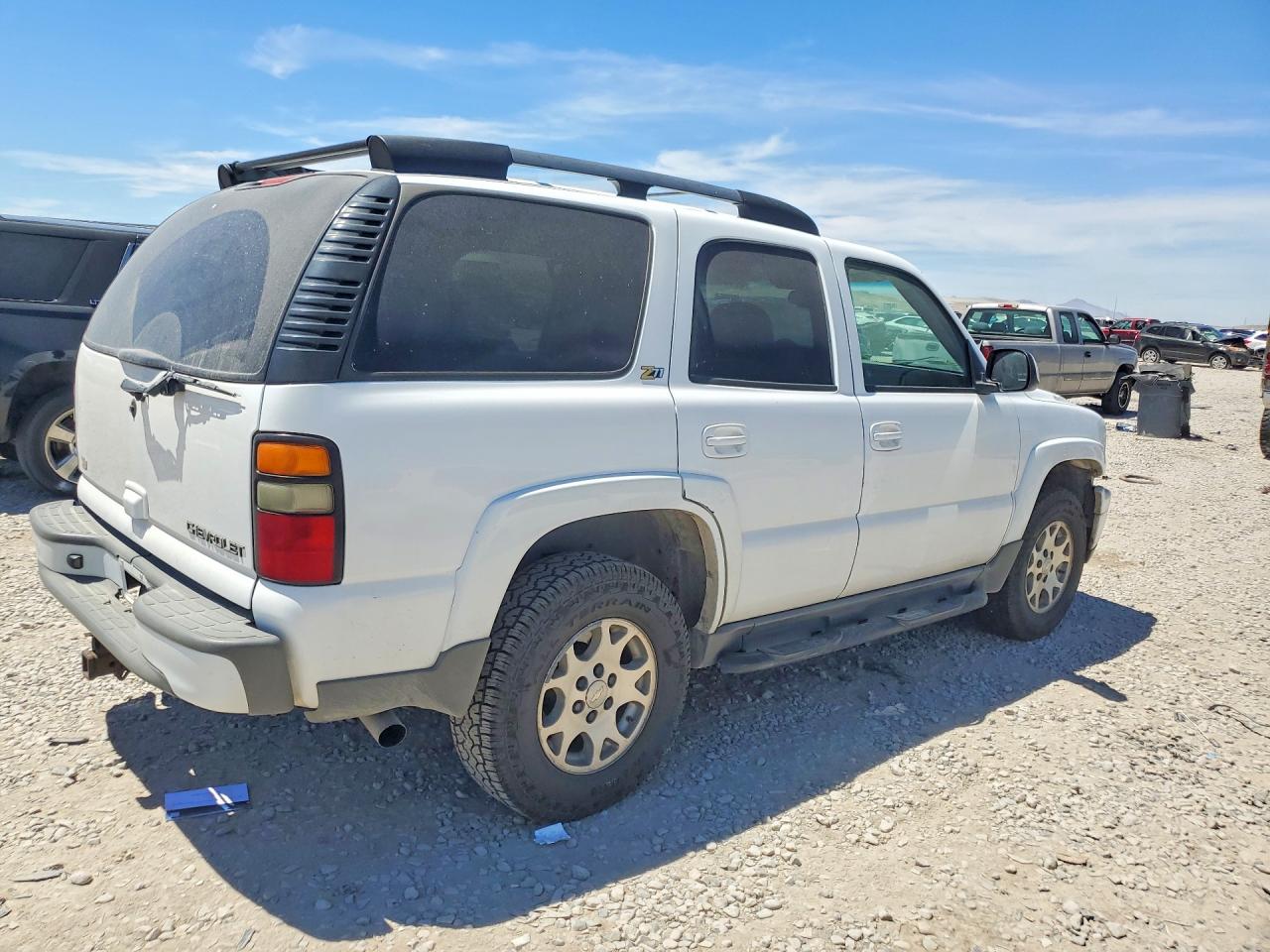 2004 Chevrolet Tahoe K1500 White vin: 1GNEK13Z64R197331