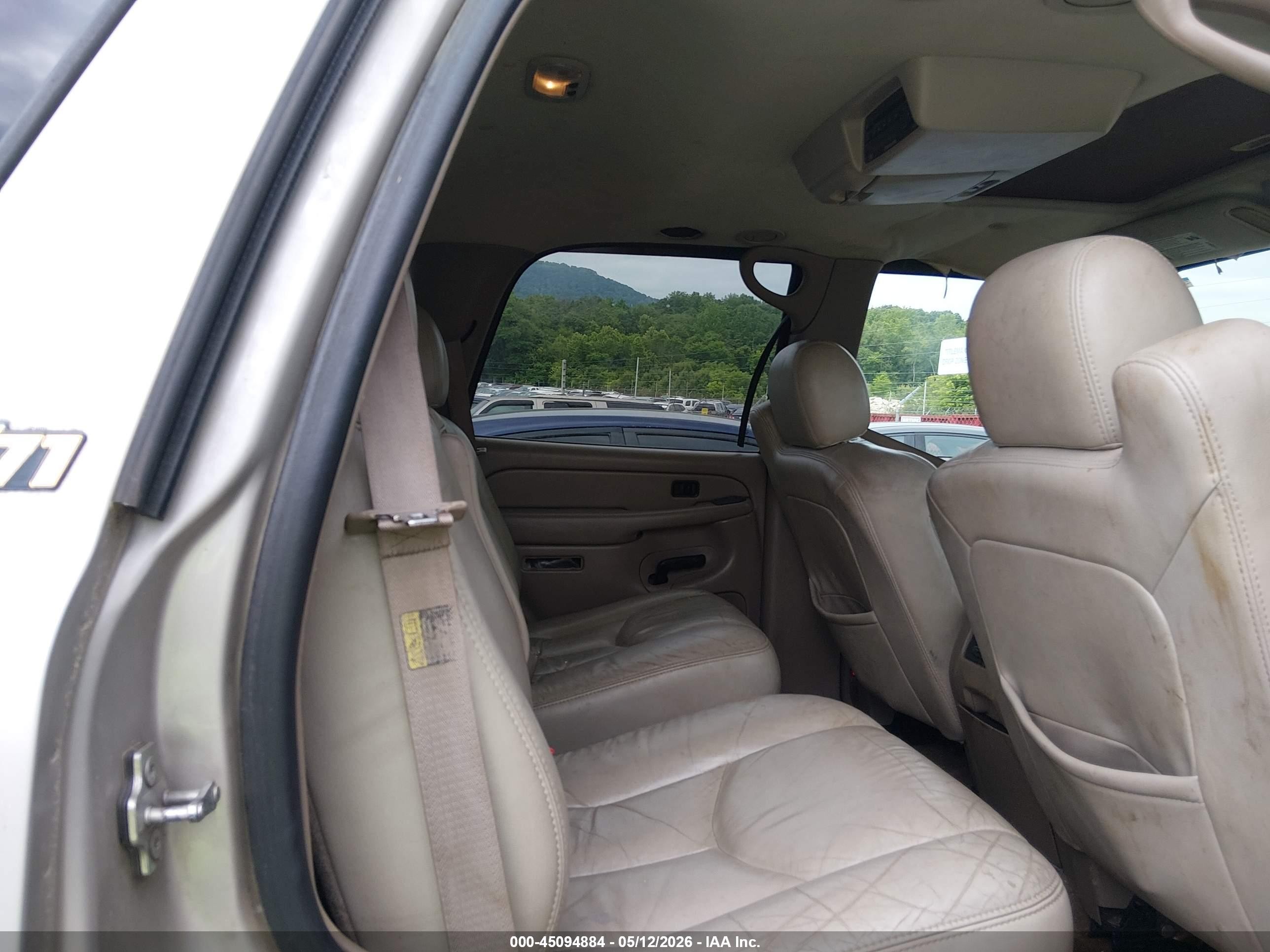 2004 Chevrolet Tahoe Z71 Beige vin: 1GNEK13Z64R208876