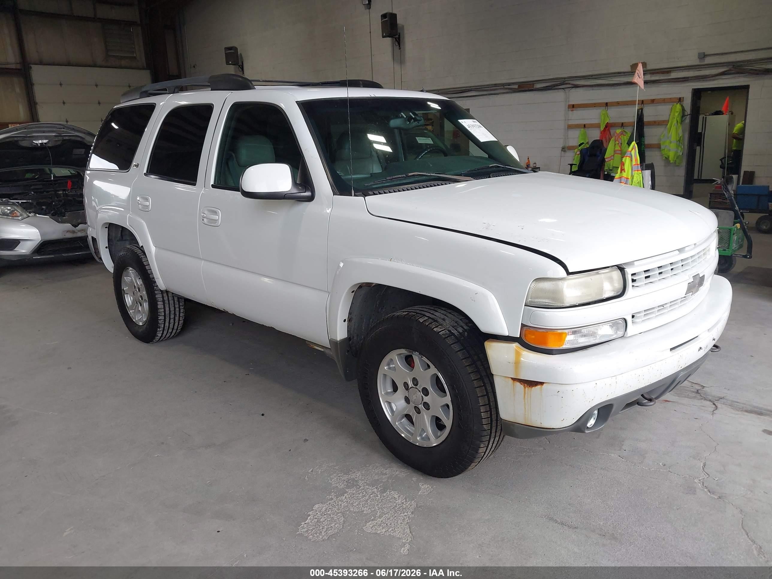 2002 Chevrolet Tahoe Z71 White vin: 1GNEK13Z72R232634