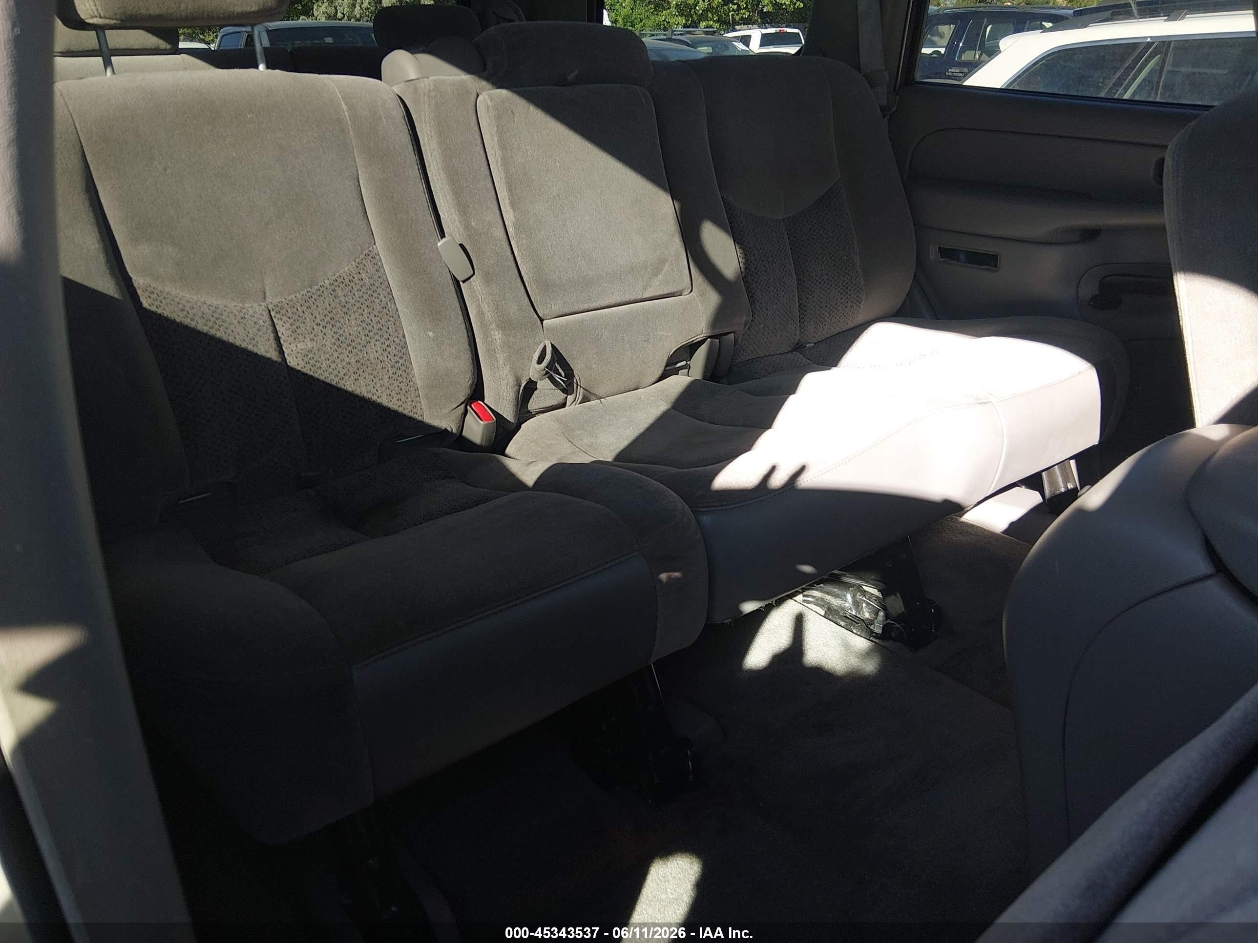 2004 Chevrolet Tahoe Ls Gray vin: 1GNEK13Z74J272620