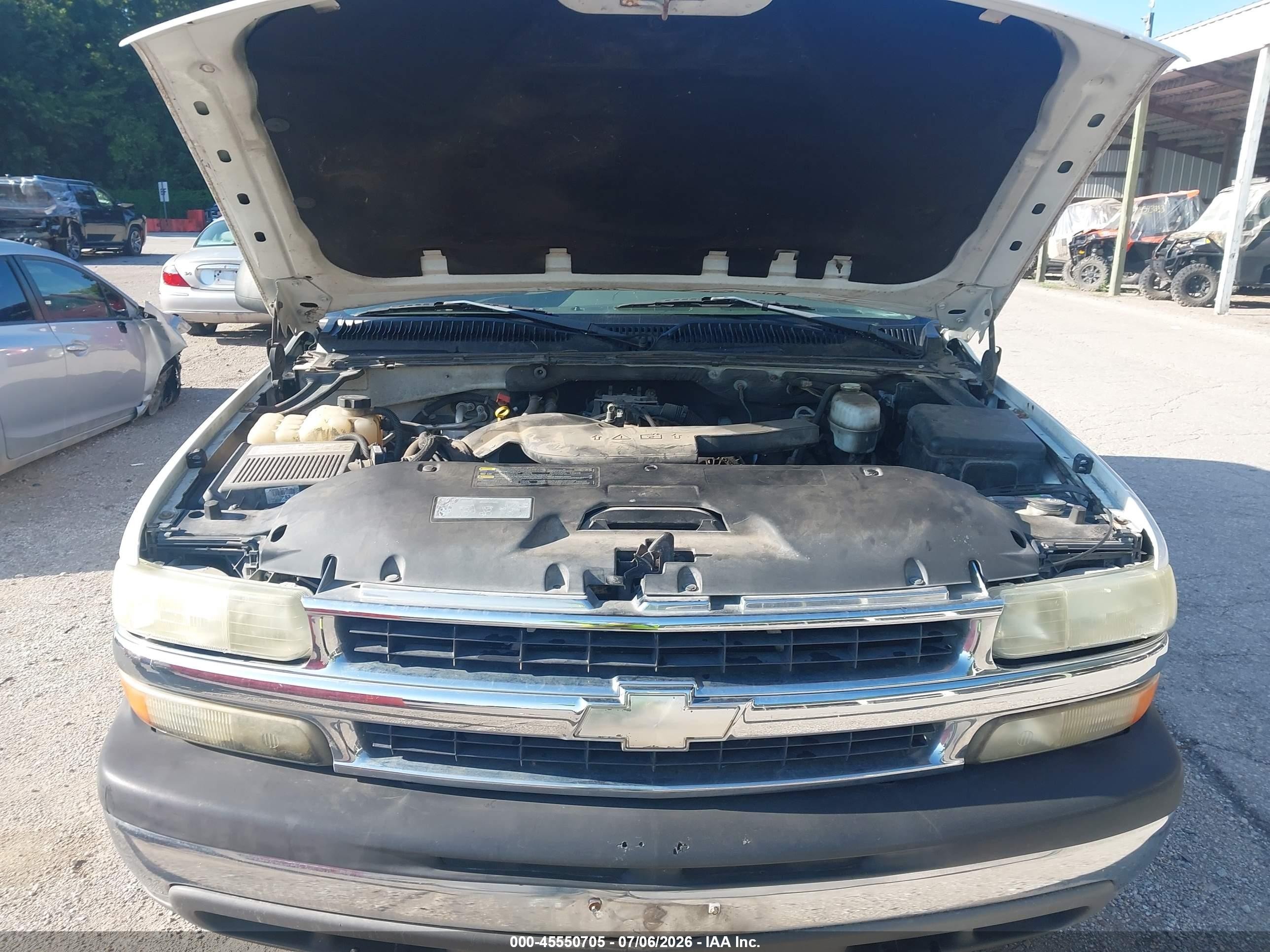2004 Chevrolet Tahoe Ls White vin: 1GNEK13Z74J281883