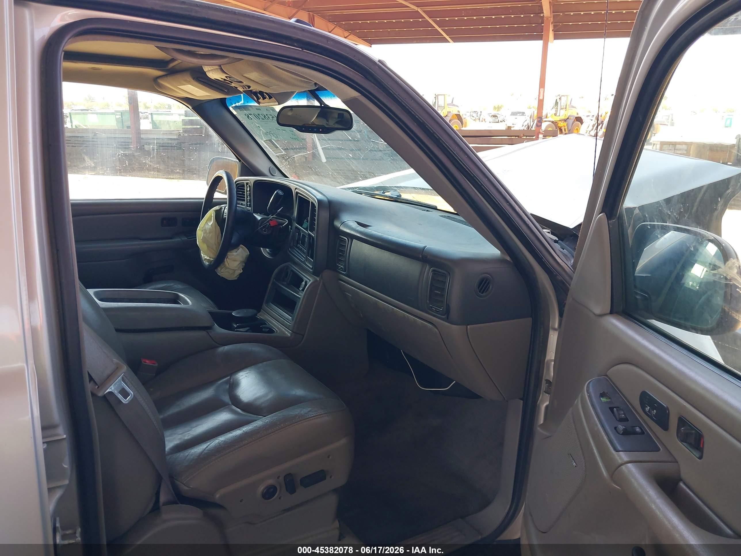 2004 Chevrolet Tahoe Z71 Желто-коричневый vin: 1GNEK13Z74R244561