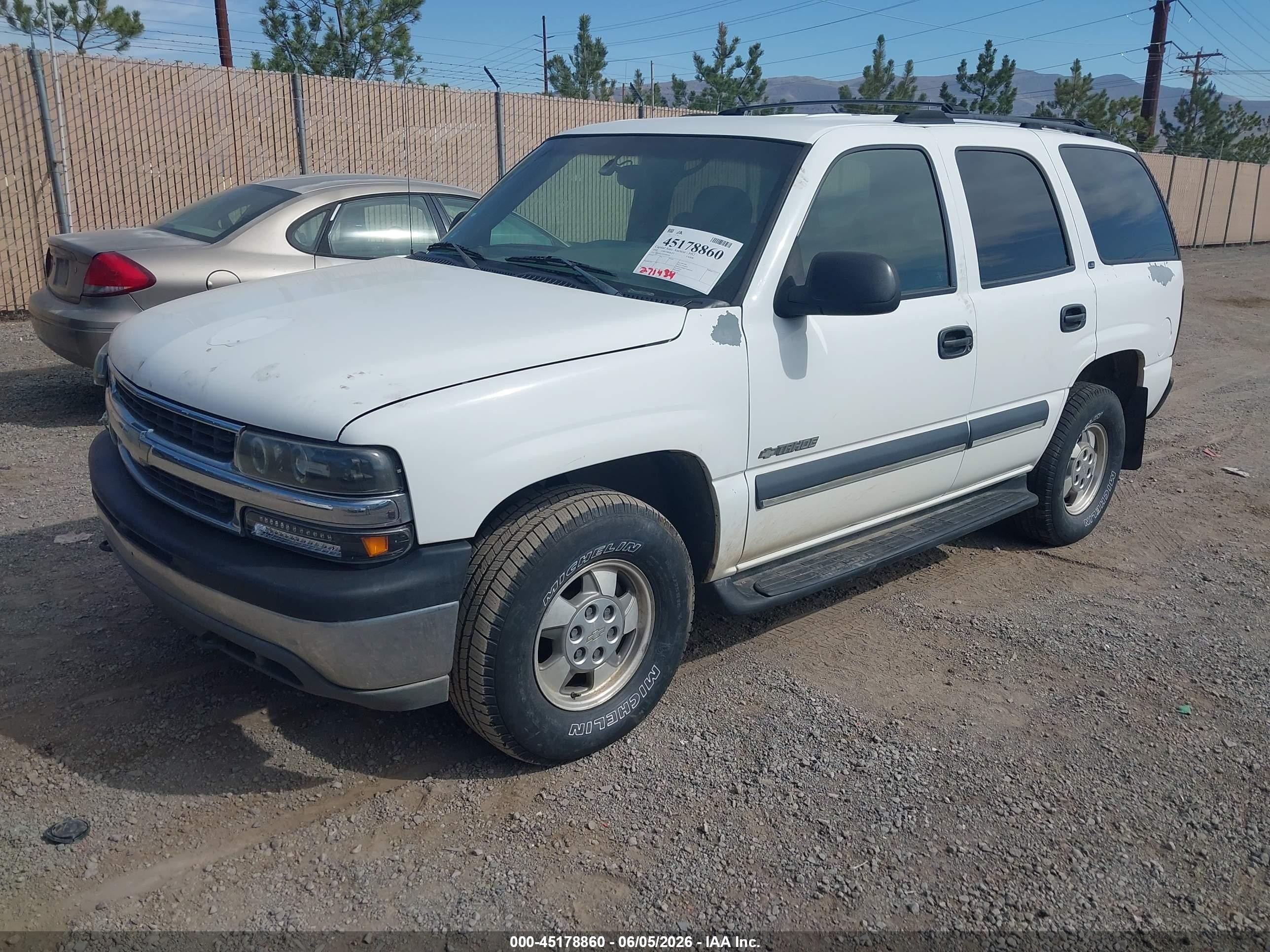 2002 Chevrolet Tahoe Ls Белый vin: 1GNEK13Z82J292324