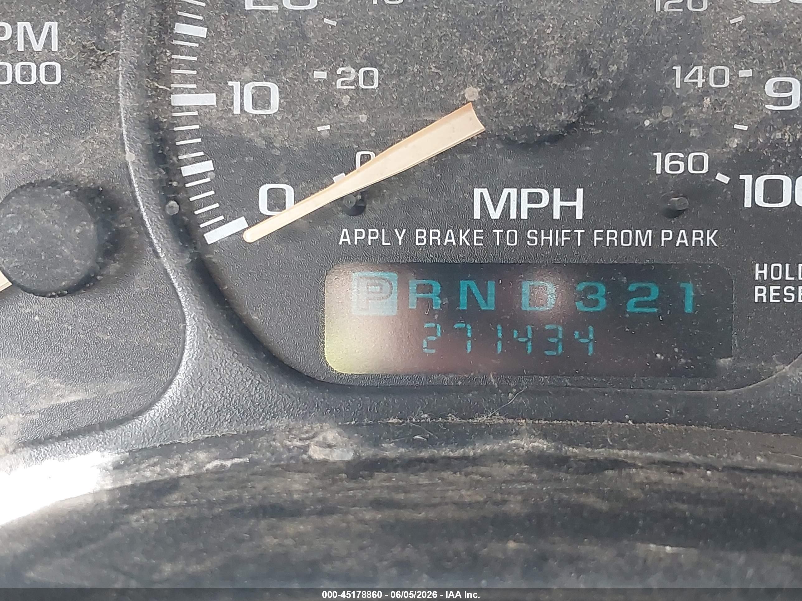 2002 Chevrolet Tahoe Ls Белый vin: 1GNEK13Z82J292324