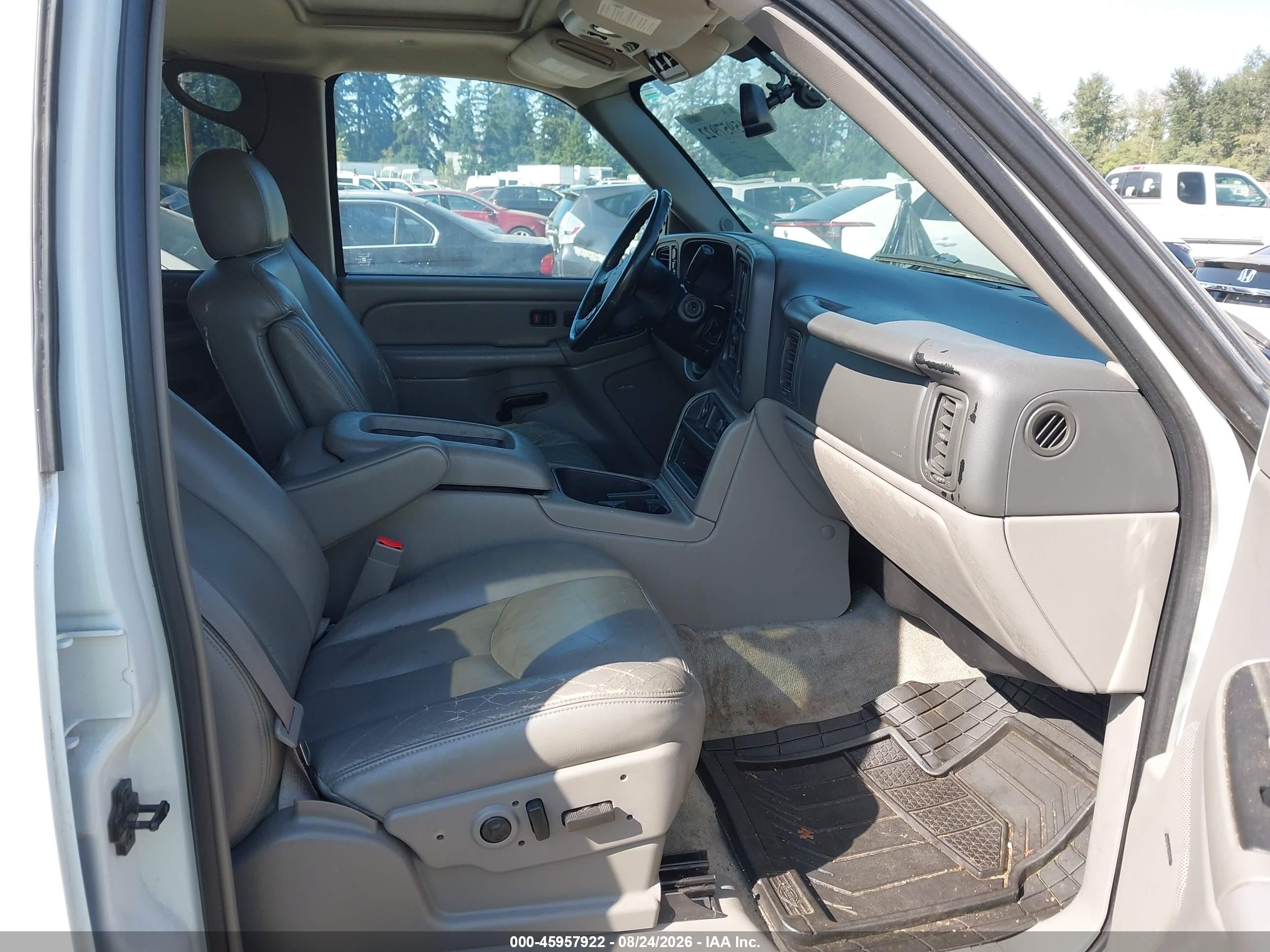 2004 Chevrolet Tahoe Lt White vin: 1GNEK13Z84J103576