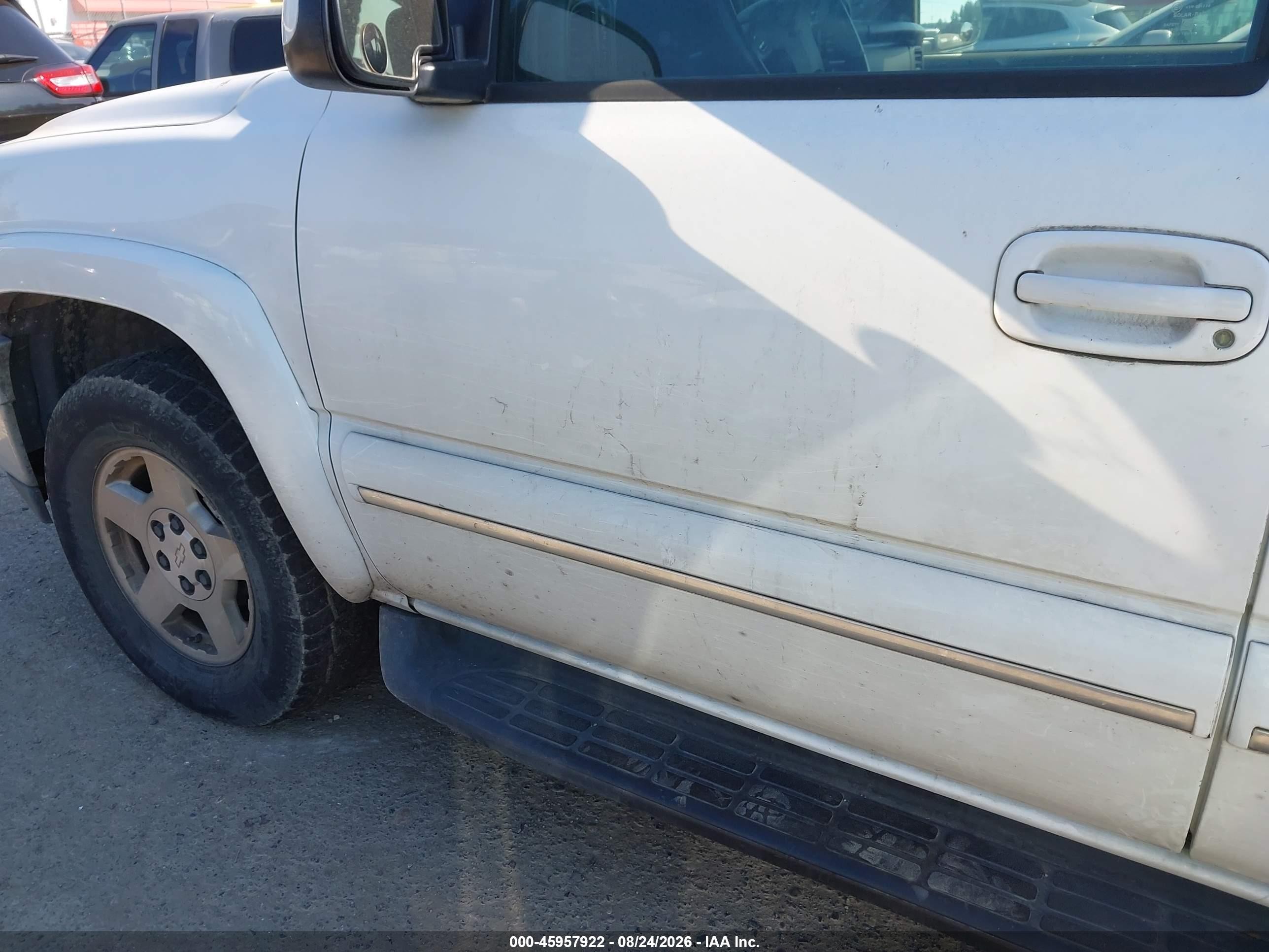 2004 Chevrolet Tahoe Lt White vin: 1GNEK13Z84J103576