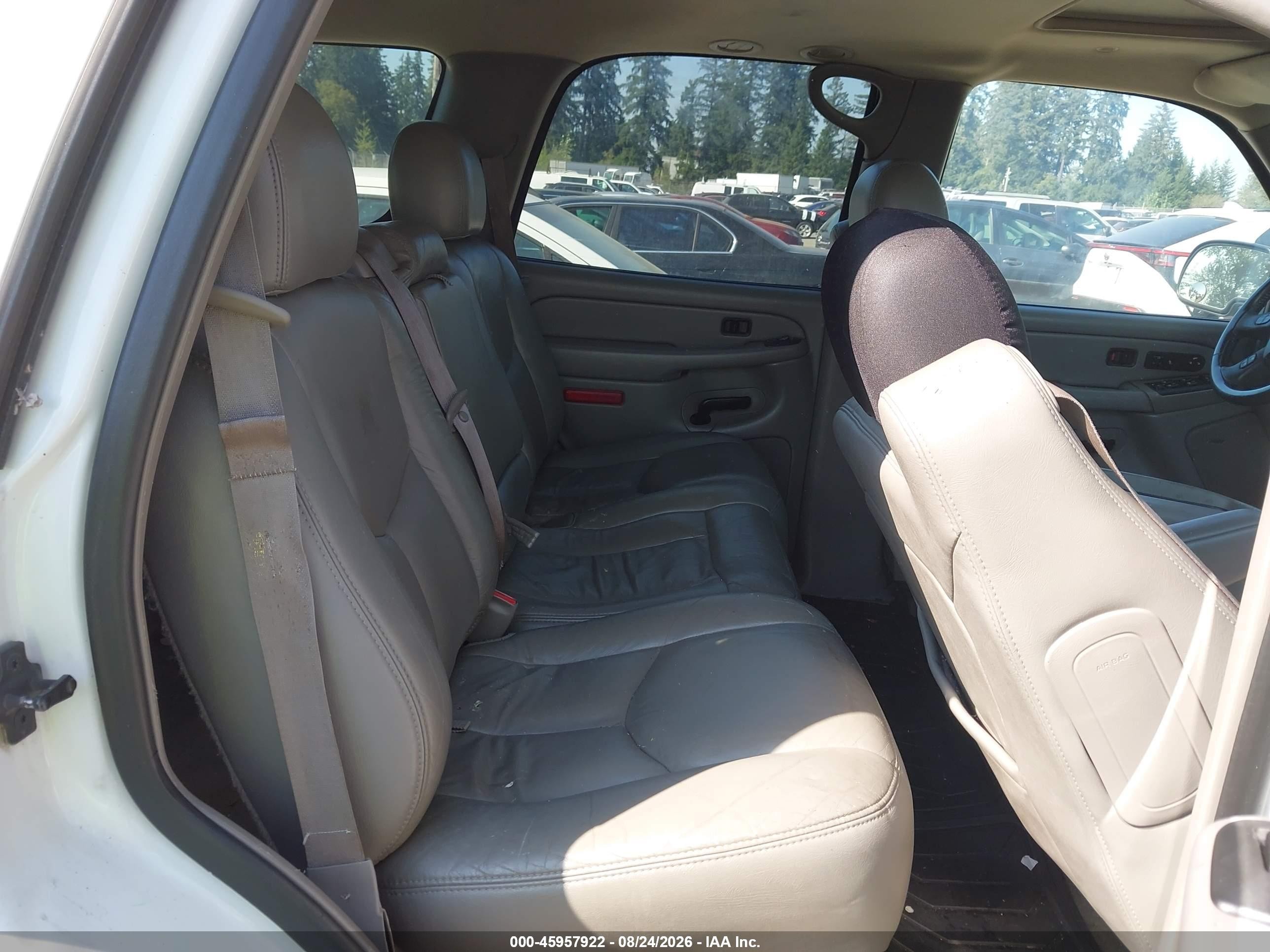 2004 Chevrolet Tahoe Lt White vin: 1GNEK13Z84J103576
