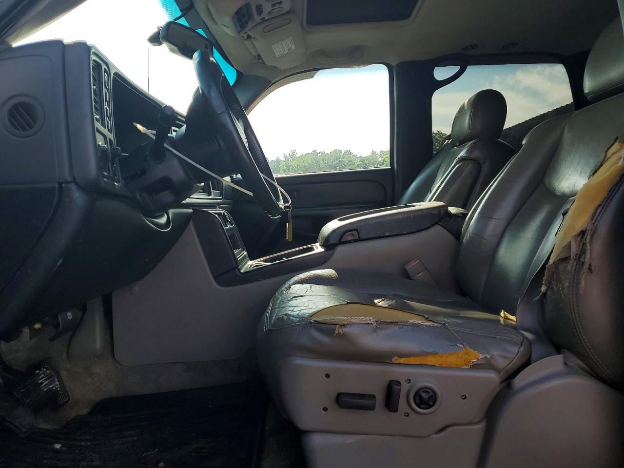 2004 Chevrolet Tahoe K1500 Silver vin: 1GNEK13Z84R286771