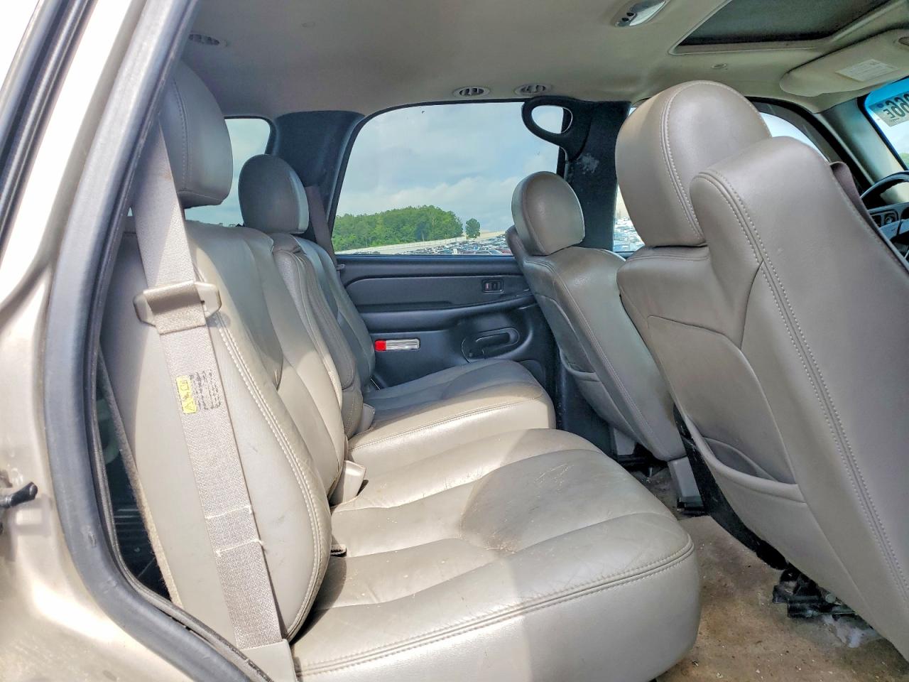 2004 Chevrolet Tahoe K1500 Silver vin: 1GNEK13Z84R286771