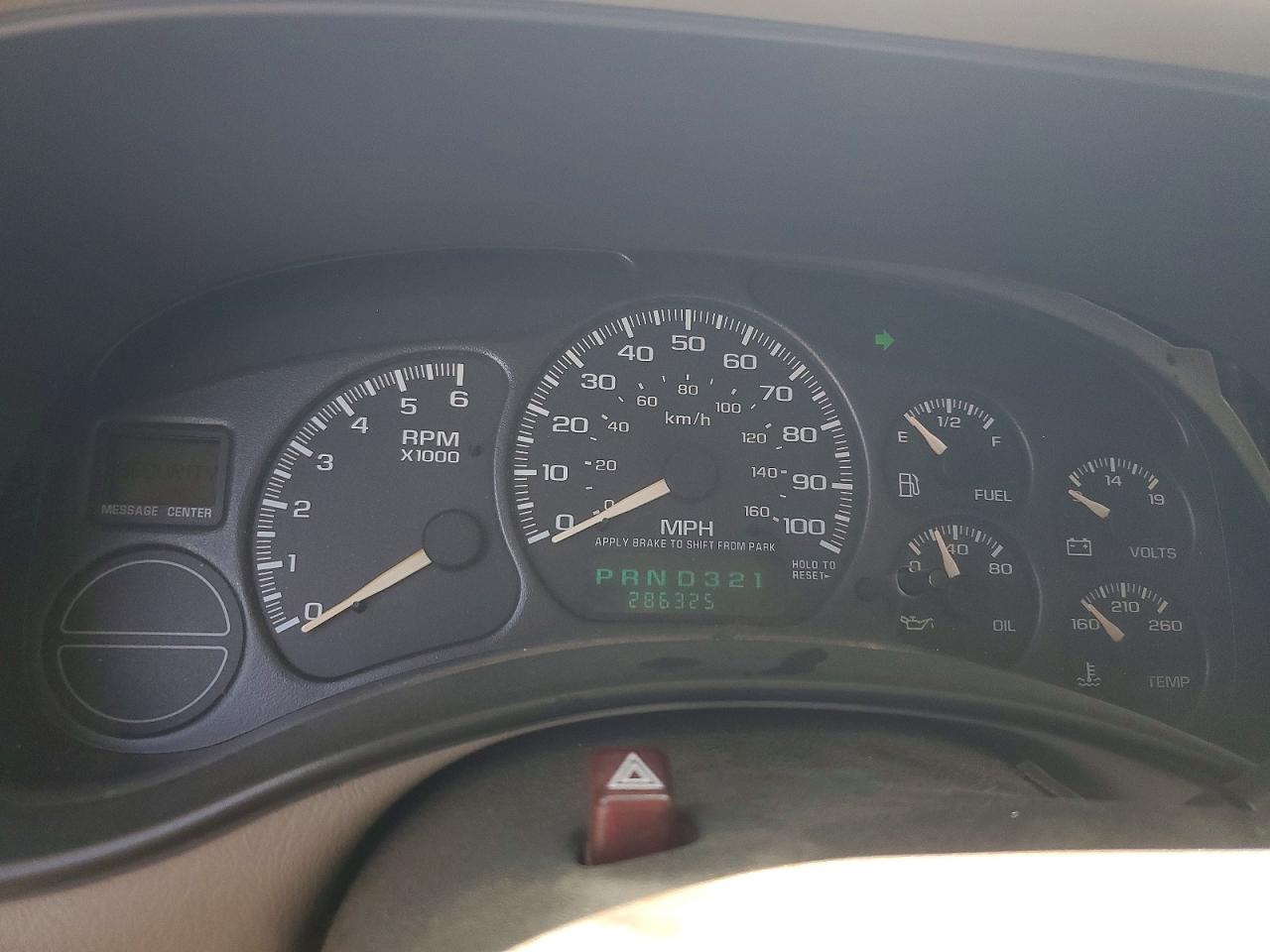 2002 Chevrolet Tahoe K1500 Белый vin: 1GNEK13Z92R139260