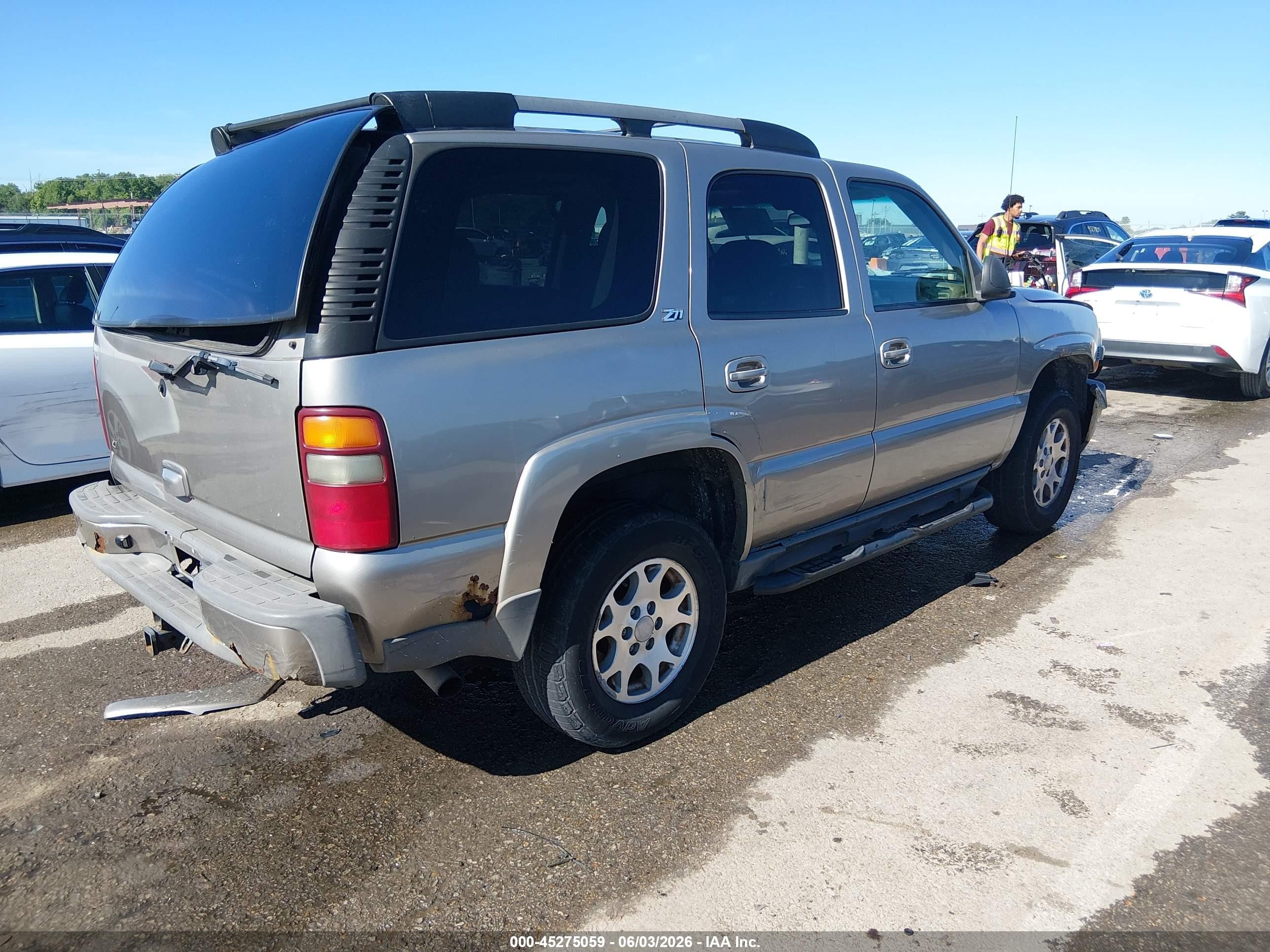 2002 Chevrolet Tahoe Z71 Silver vin: 1GNEK13Z92R255574