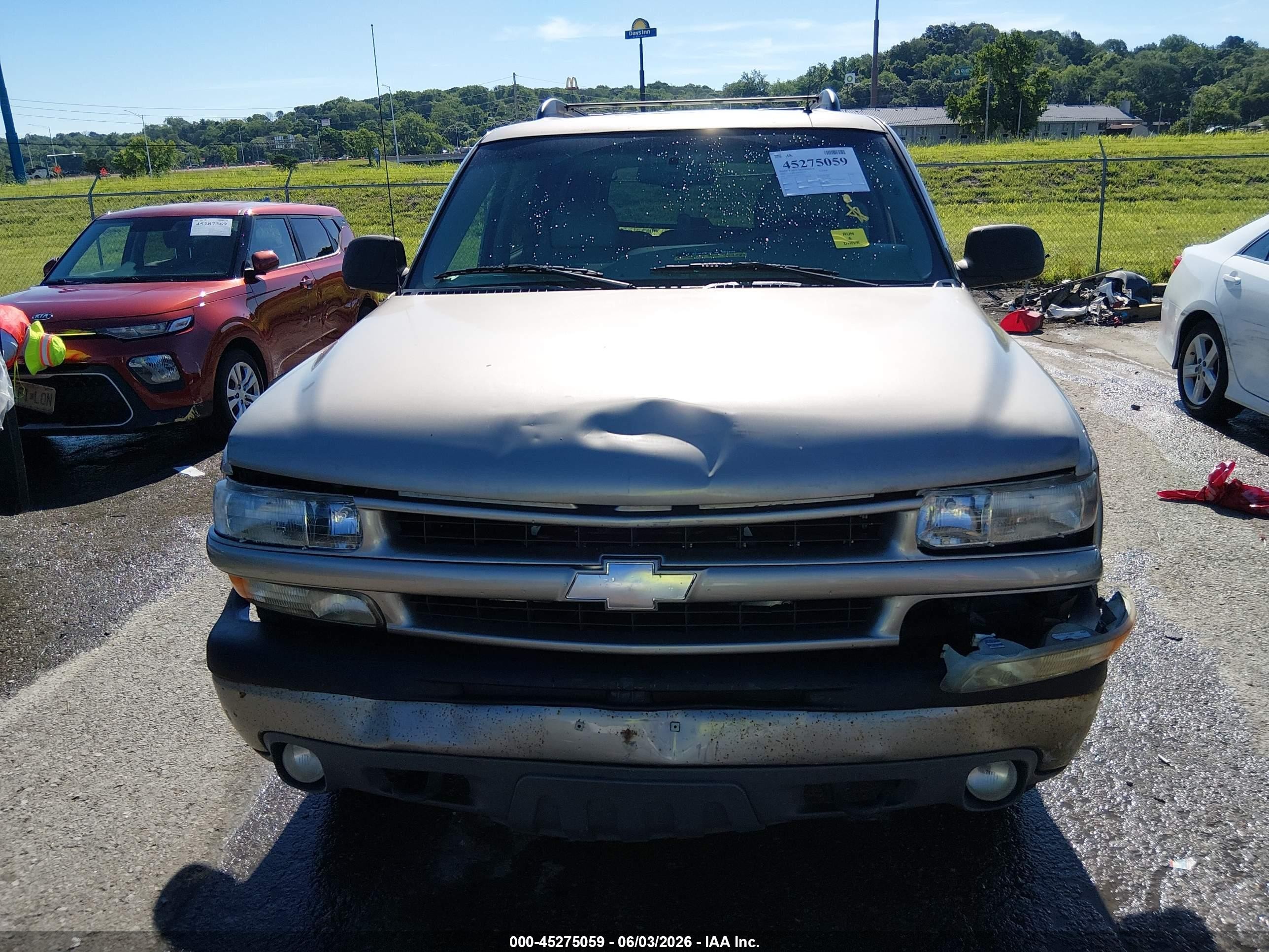 2002 Chevrolet Tahoe Z71 Silver vin: 1GNEK13Z92R255574