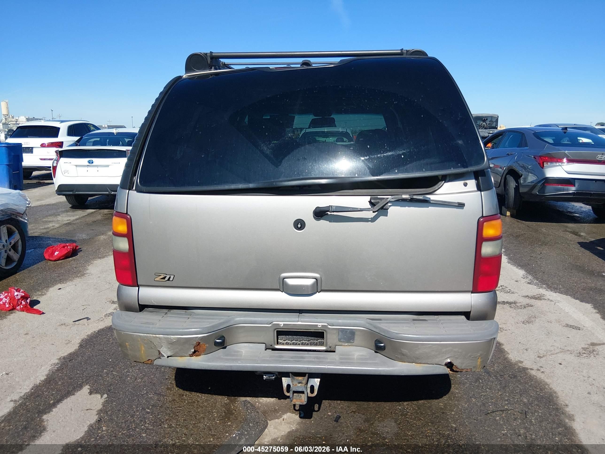 2002 Chevrolet Tahoe Z71 Silver vin: 1GNEK13Z92R255574