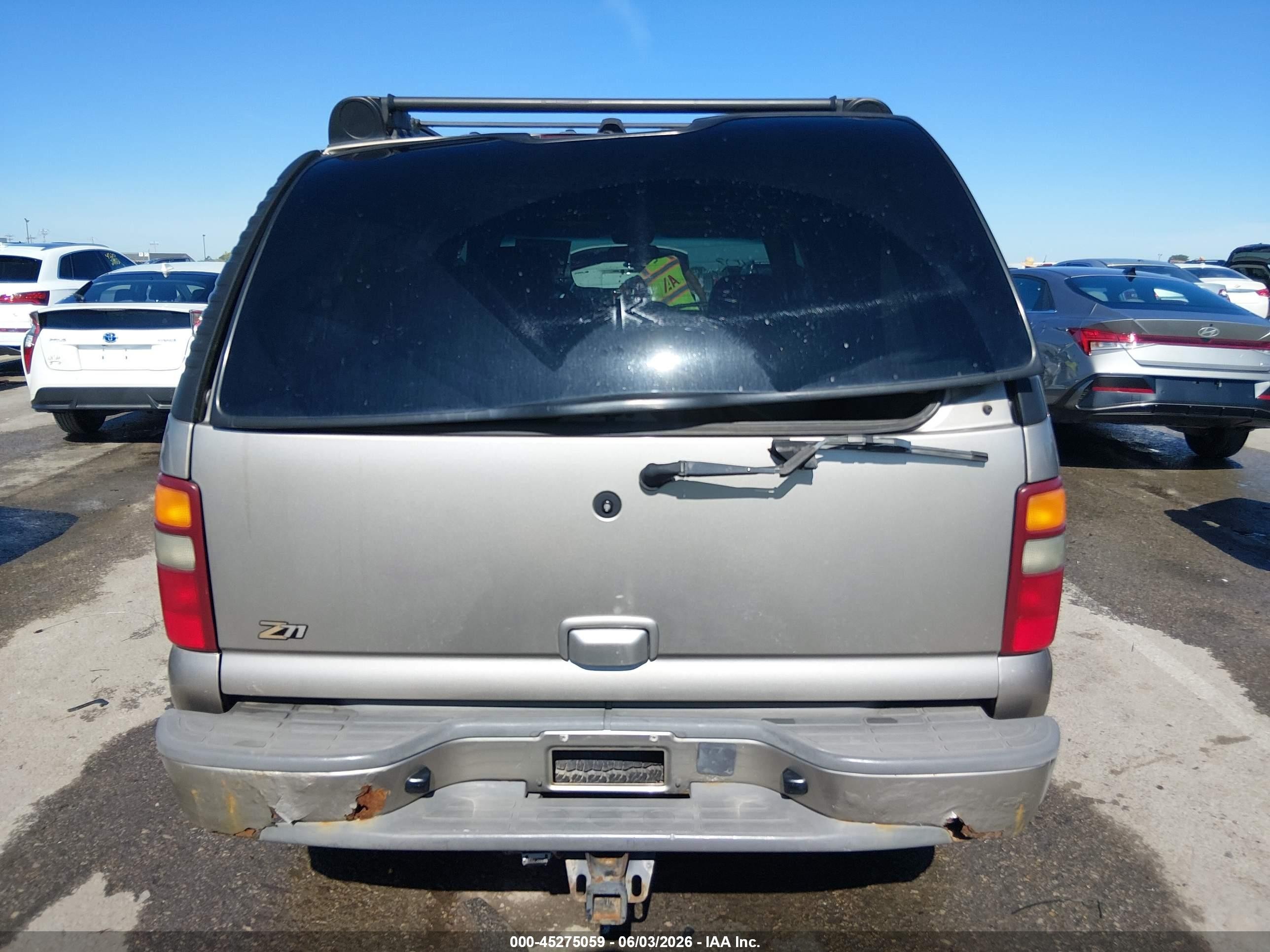 2002 Chevrolet Tahoe Z71 Silver vin: 1GNEK13Z92R255574