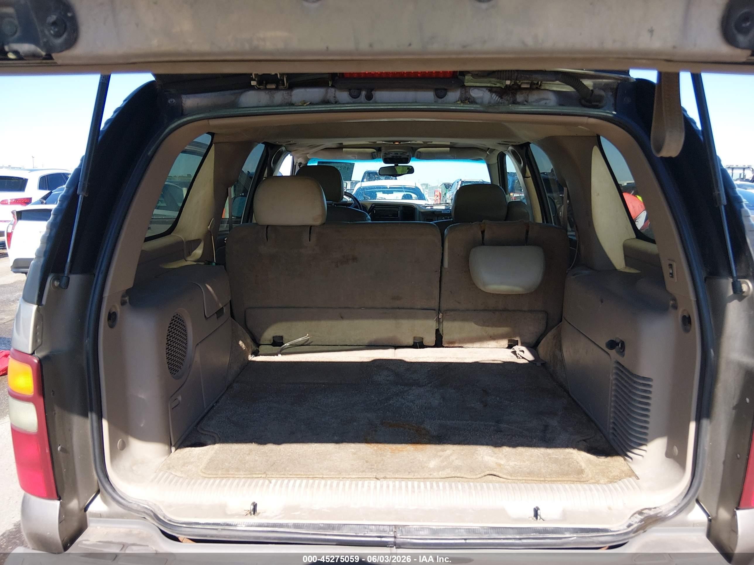 2002 Chevrolet Tahoe Z71 Silver vin: 1GNEK13Z92R255574