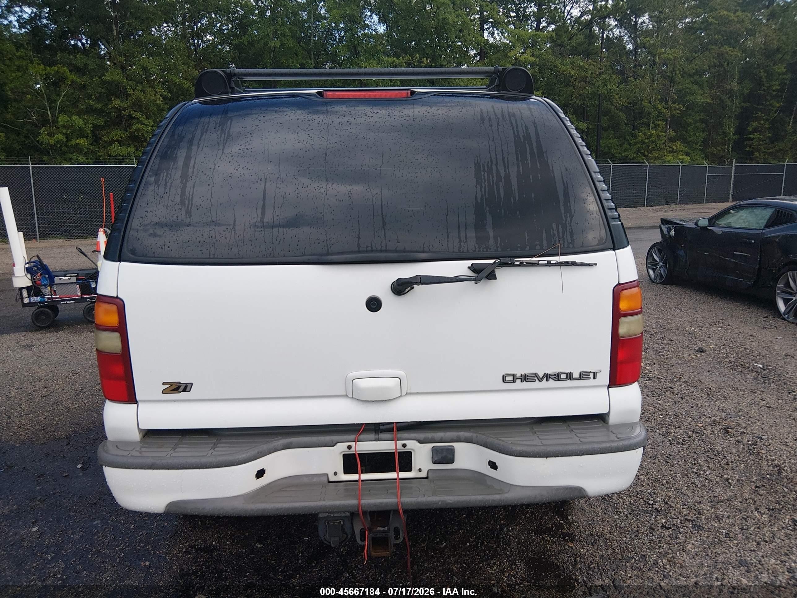 2003 Chevrolet Tahoe Z71 White vin: 1GNEK13Z93R285336
