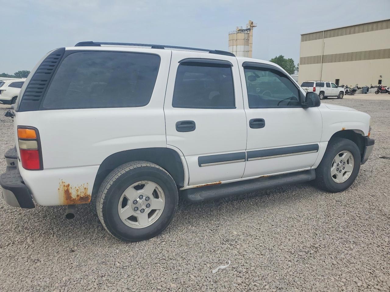 2004 Chevrolet Tahoe K1500 White vin: 1GNEK13Z94R195069