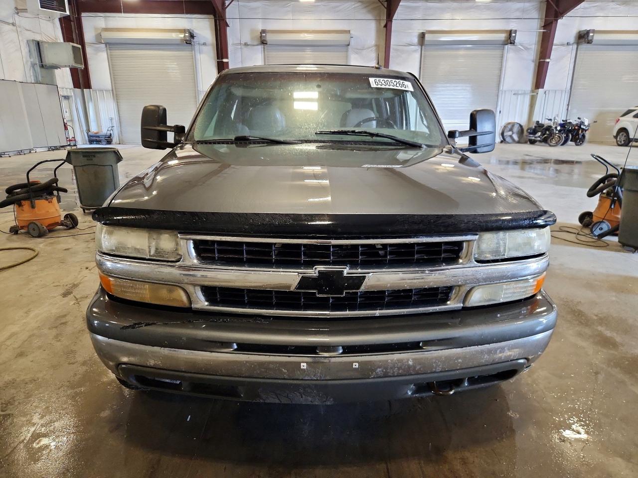 2002 Chevrolet Tahoe K1500 Gray vin: 1GNEK13ZX2R277650