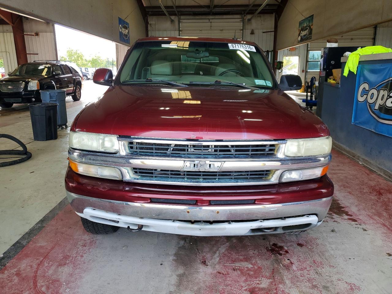 2002 Chevrolet Tahoe K1500 Red vin: 1GNEK13ZX2R295193