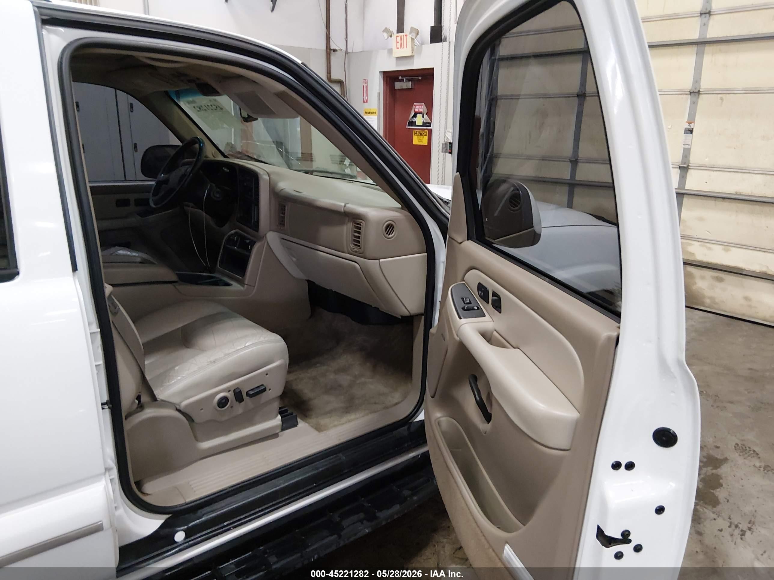 2003 Chevrolet Tahoe Lt White vin: 1GNEK13ZX3J172803