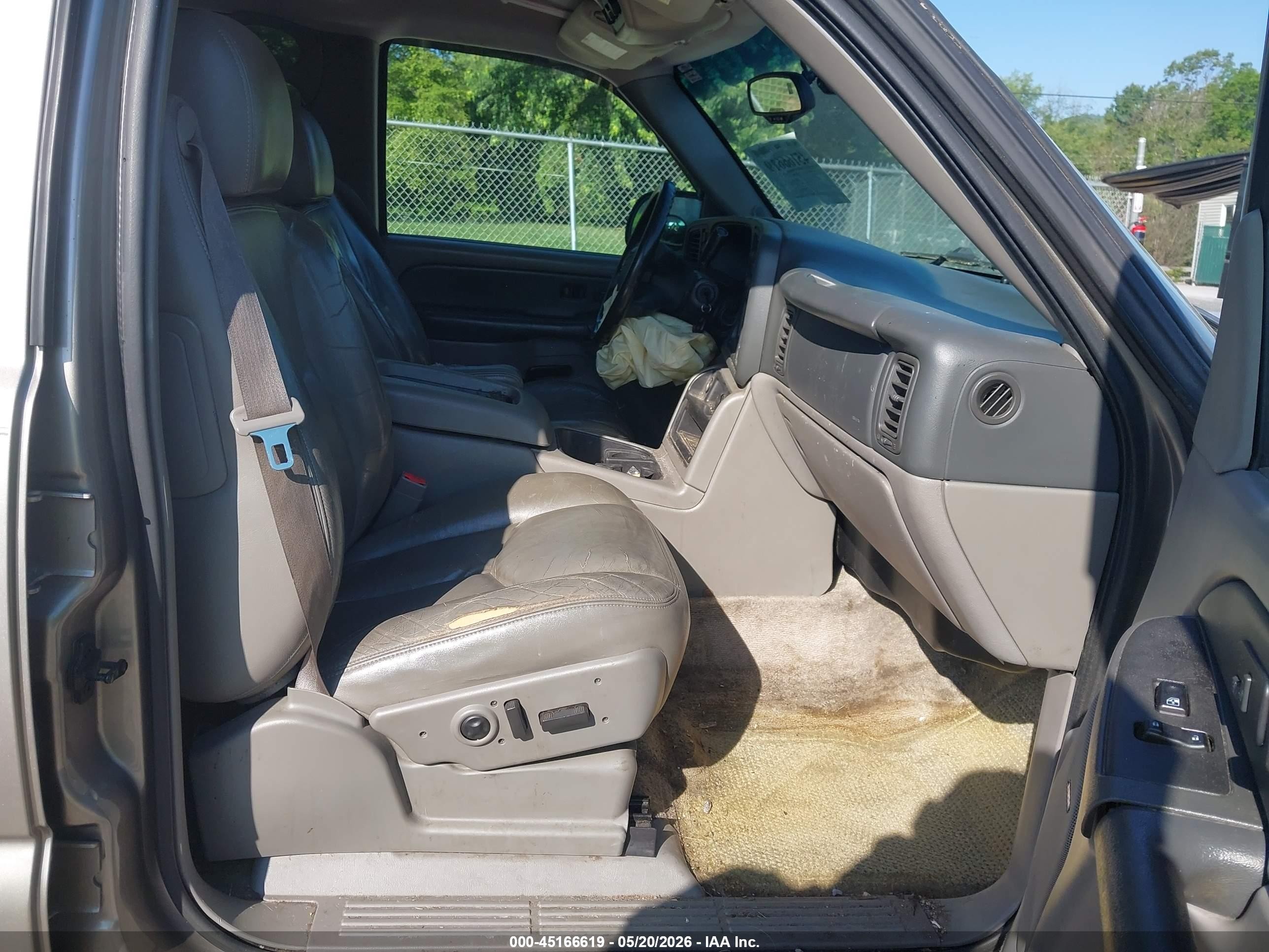2003 Chevrolet Tahoe Z71 Золотой vin: 1GNEK13ZX3R143710
