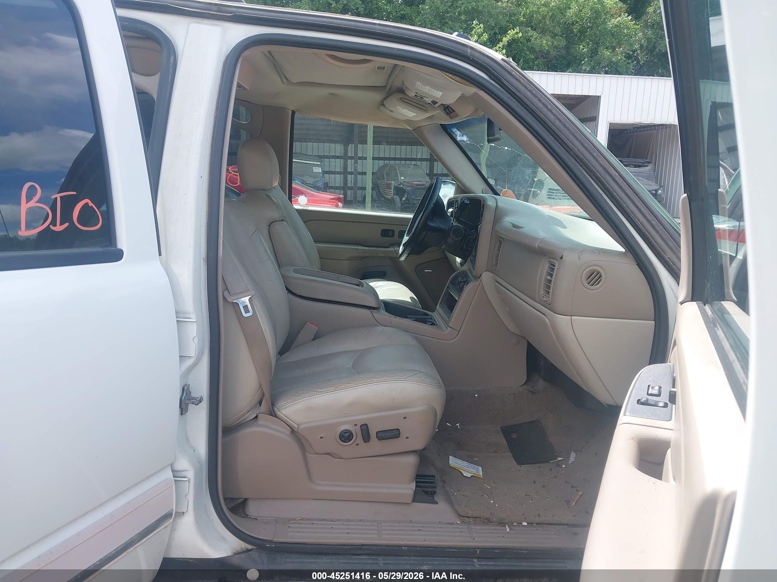 2004 Chevrolet Tahoe Lt White vin: 1GNEK13ZX4J306775