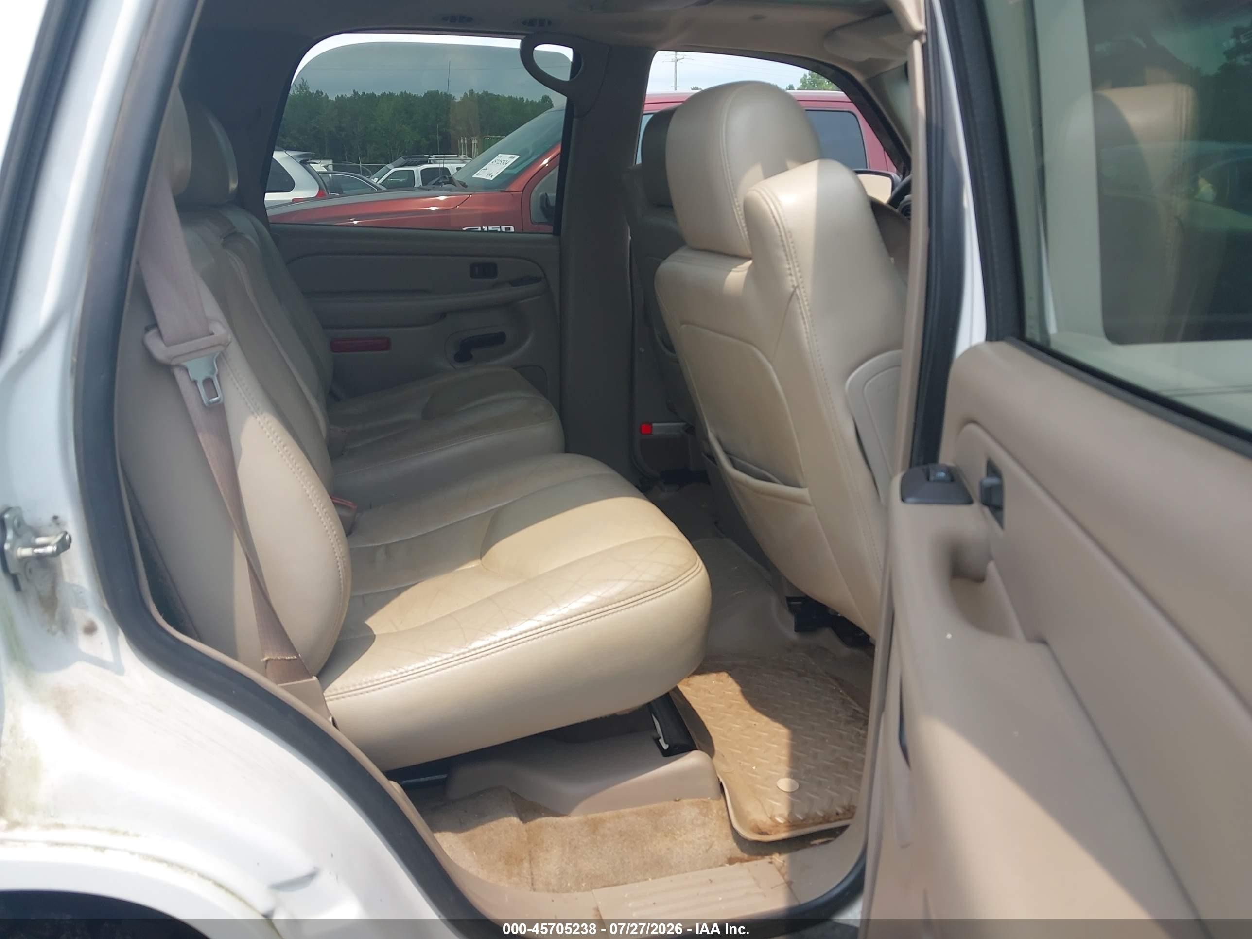 2004 Chevrolet Tahoe Z71 White vin: 1GNEK13ZX4R232338