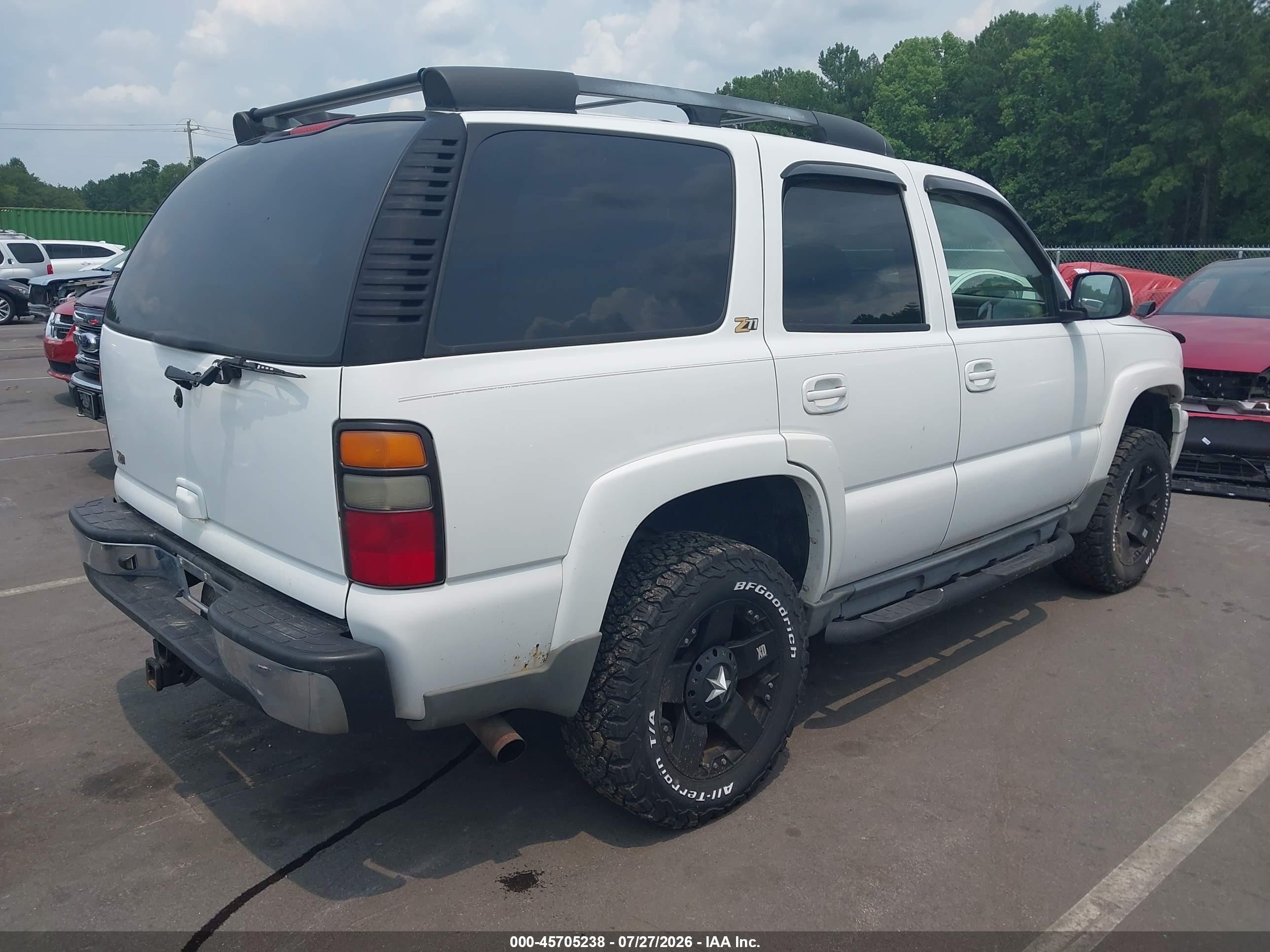 2004 Chevrolet Tahoe Z71 White vin: 1GNEK13ZX4R232338