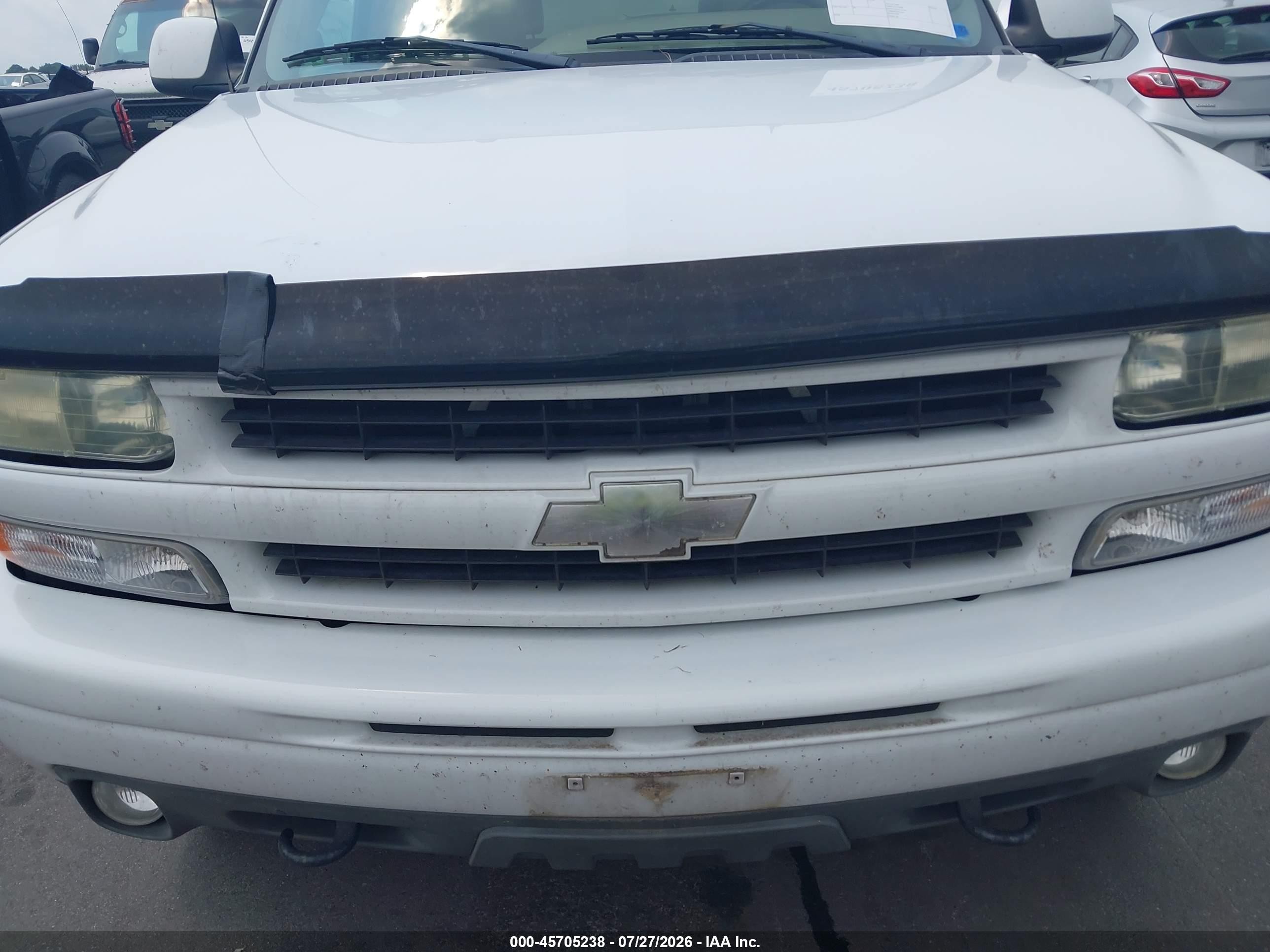 2004 Chevrolet Tahoe Z71 White vin: 1GNEK13ZX4R232338