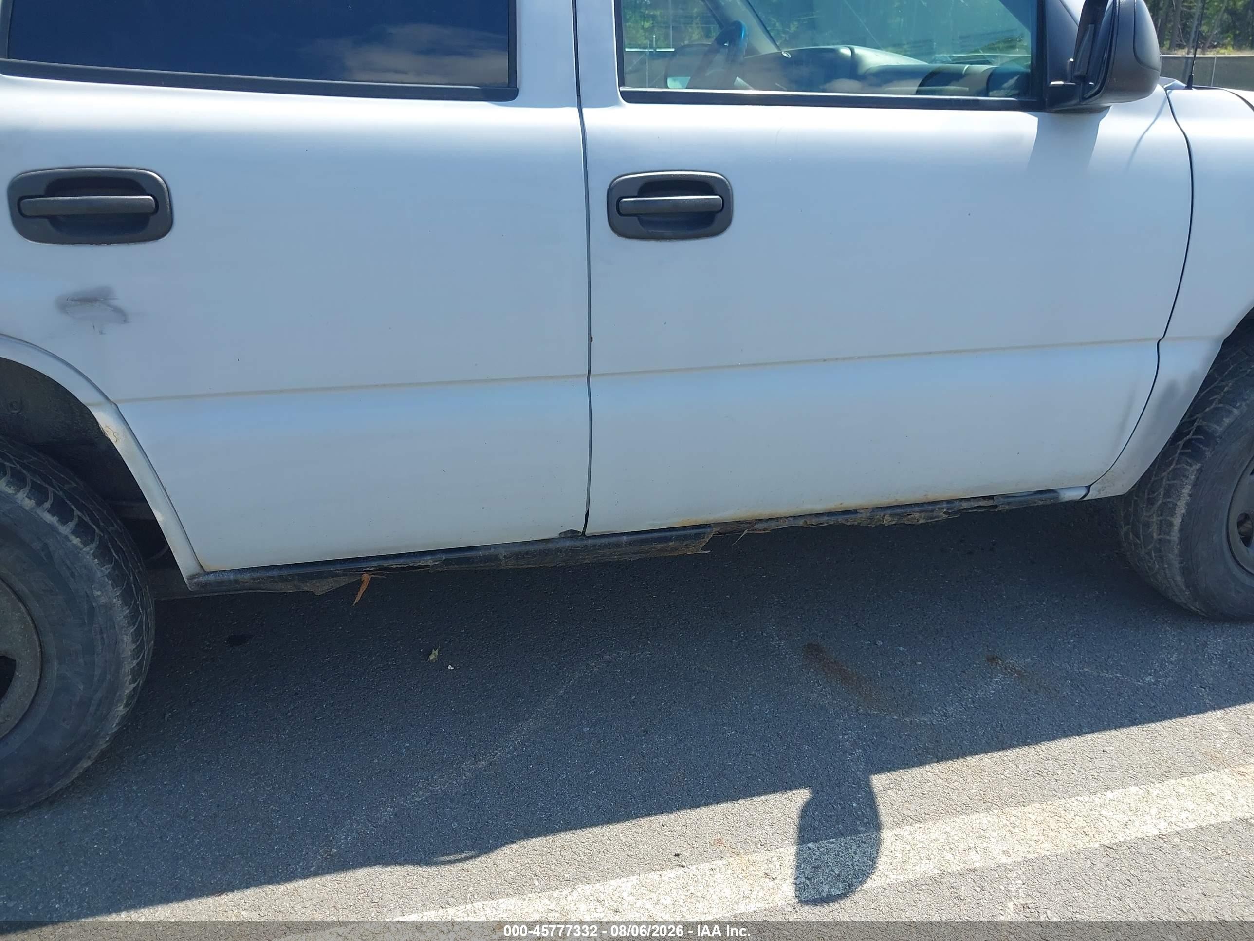 2005 Chevrolet Tahoe Ls White vin: 1GNEK13ZX5J190902