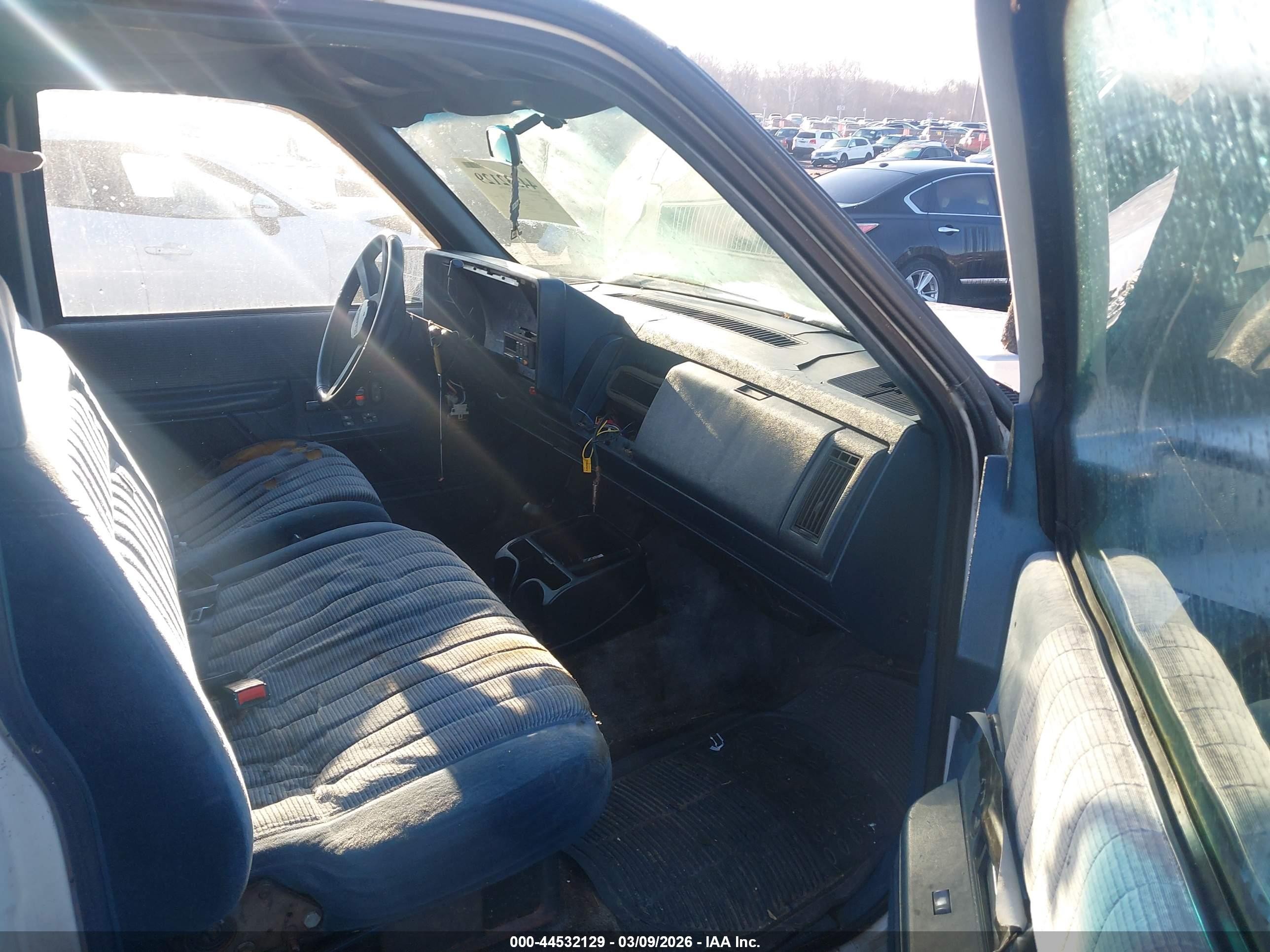 1992 Chevrolet Blazer K1500 White vin: 1GNEK18K0NJ333643
