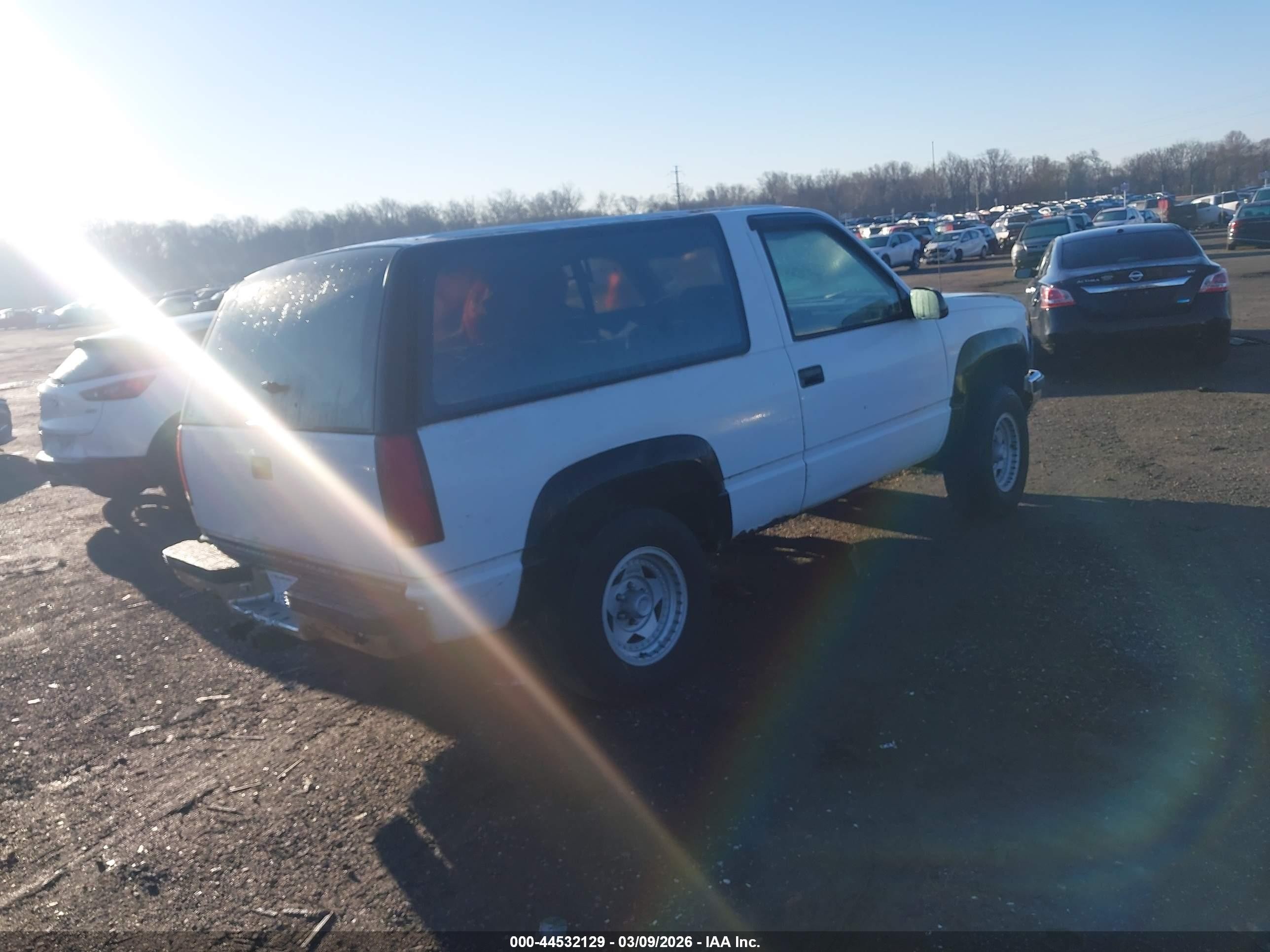 1992 Chevrolet Blazer K1500 White vin: 1GNEK18K0NJ333643