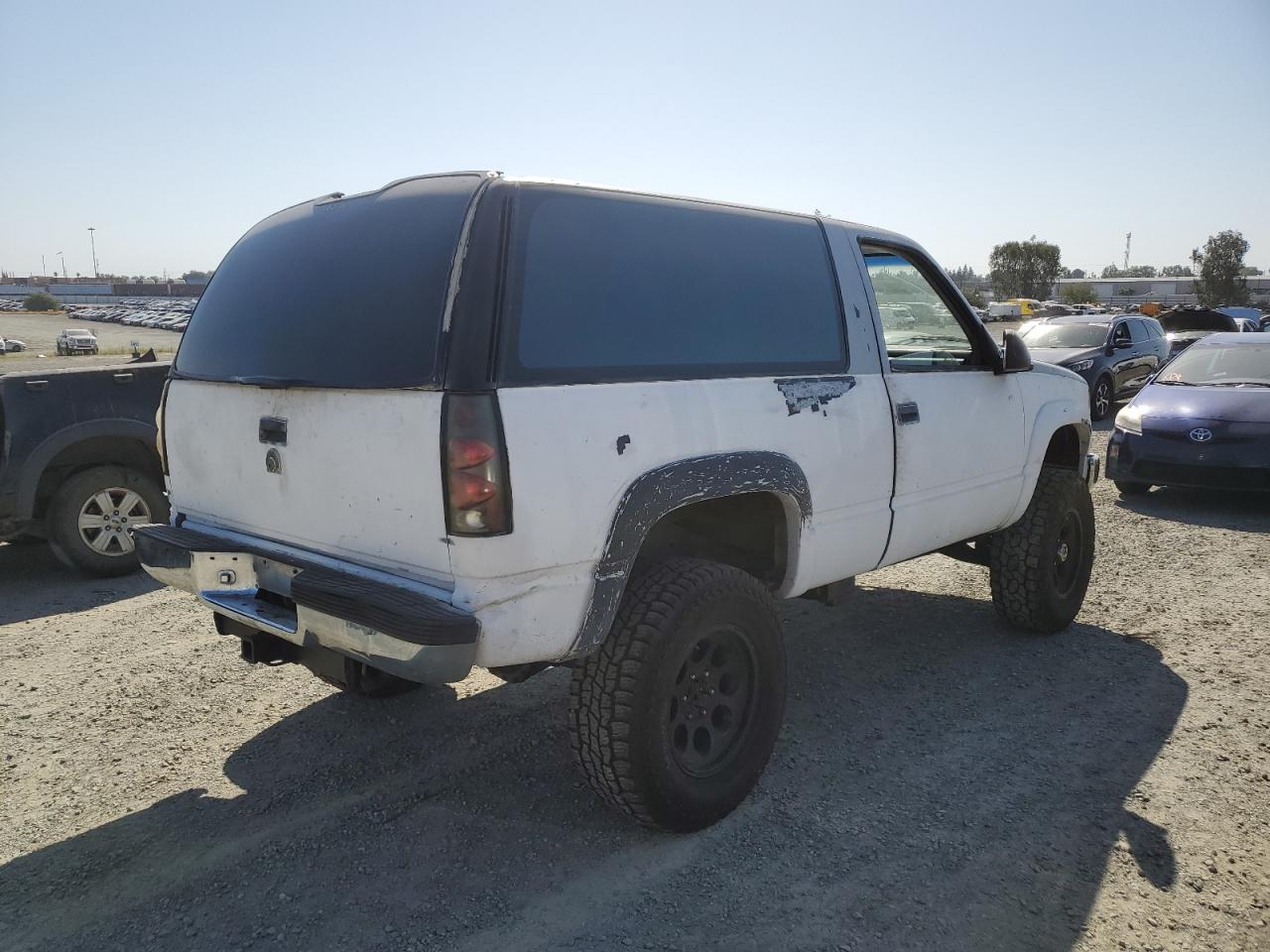 1992 Chevrolet Blazer K1500 White vin: 1GNEK18K2NJ331196