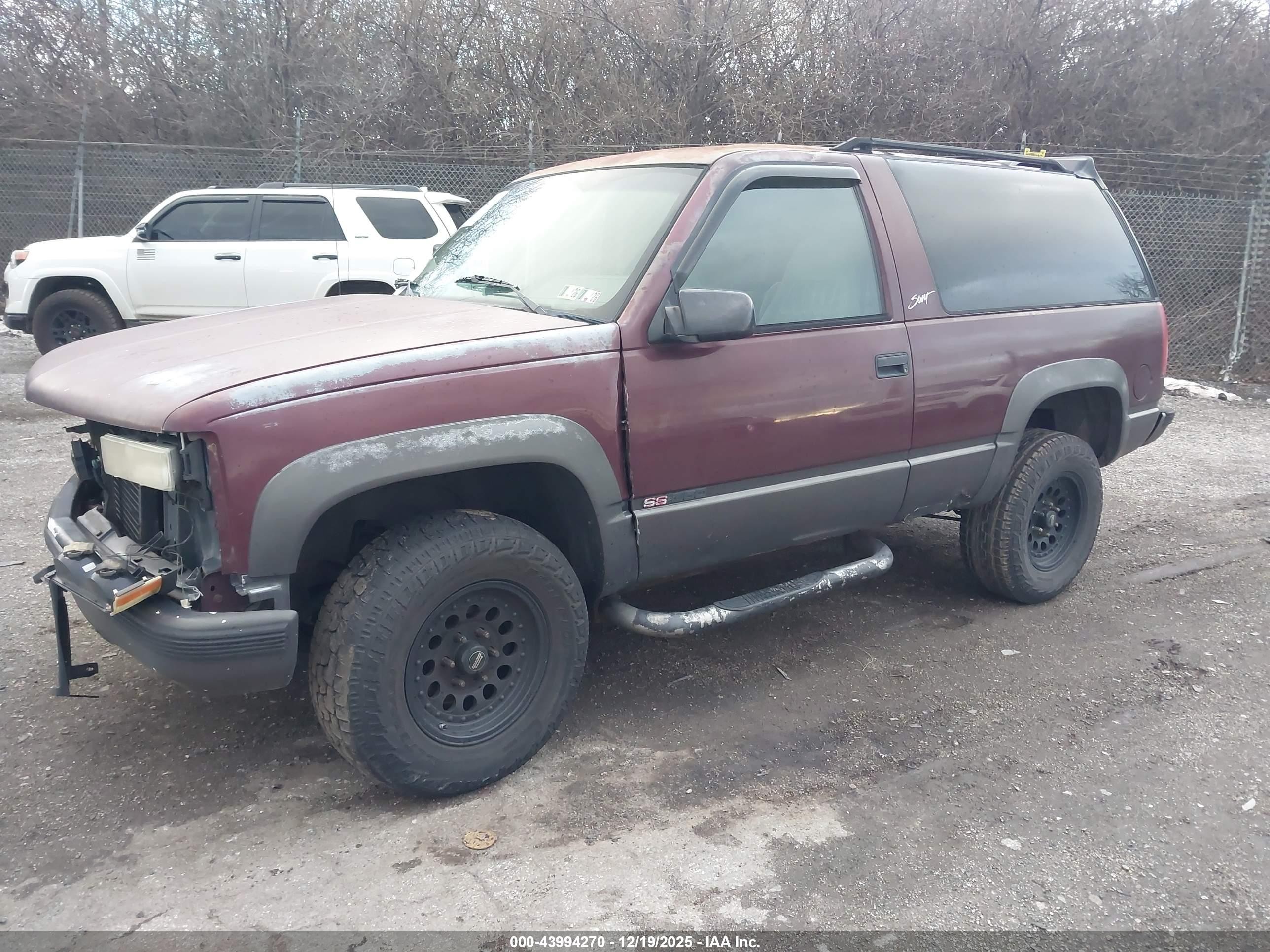 1994 Chevrolet Blazer K1500 Red vin: 1GNEK18K2RJ405741