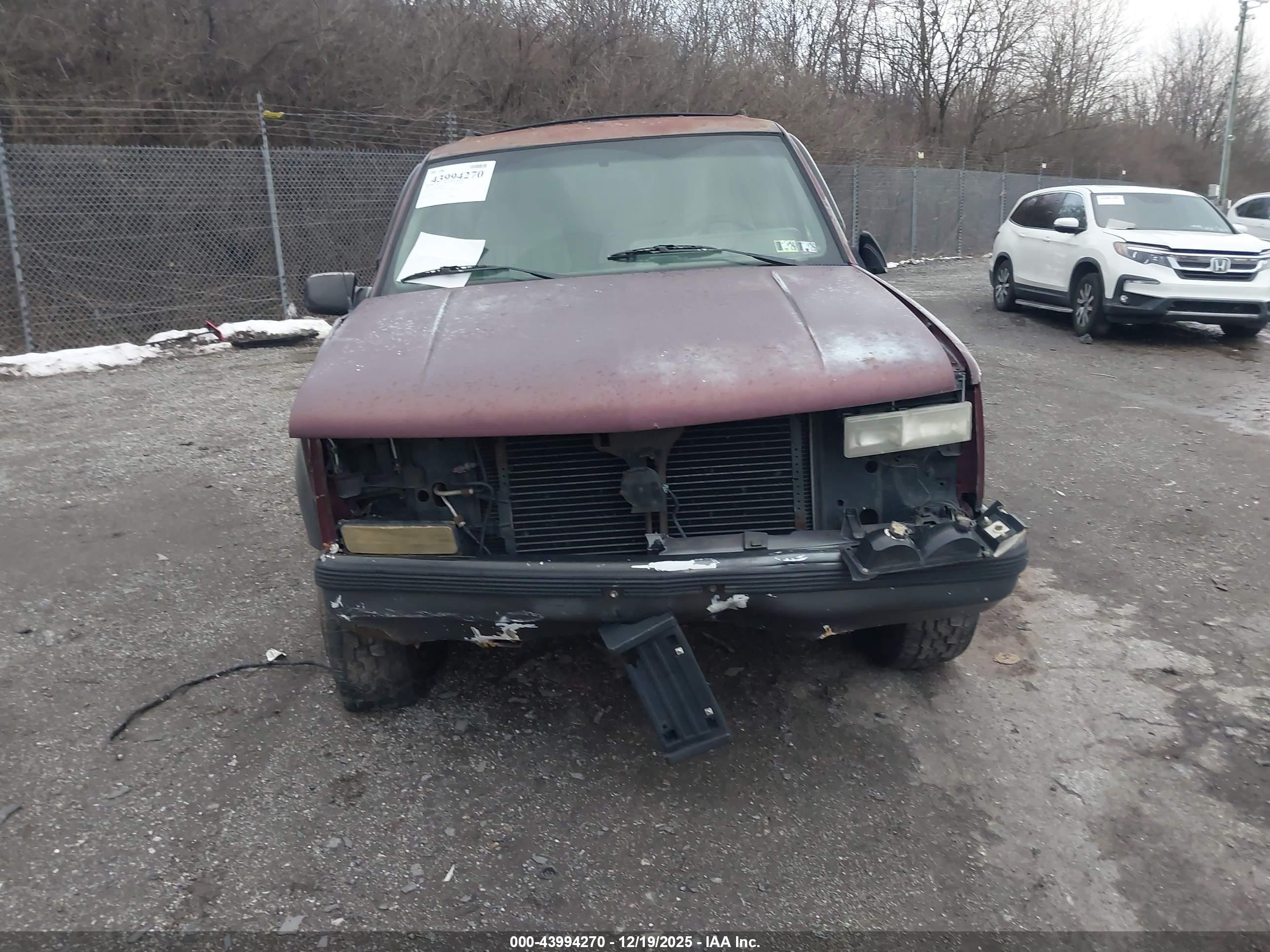 1994 Chevrolet Blazer K1500 Red vin: 1GNEK18K2RJ405741