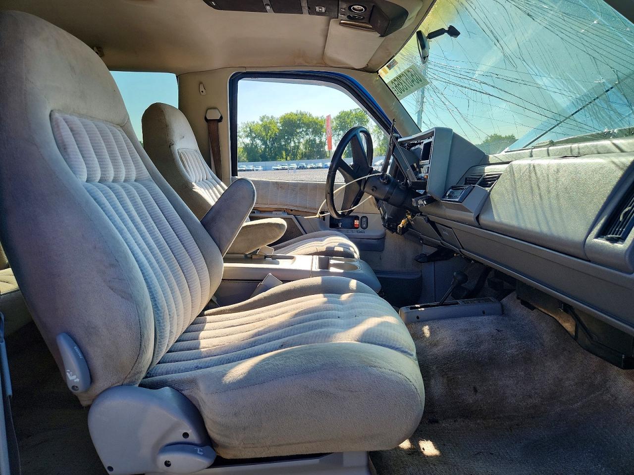 1994 Chevrolet K1500 Blazer Blue vin: 1GNEK18K3RJ446086