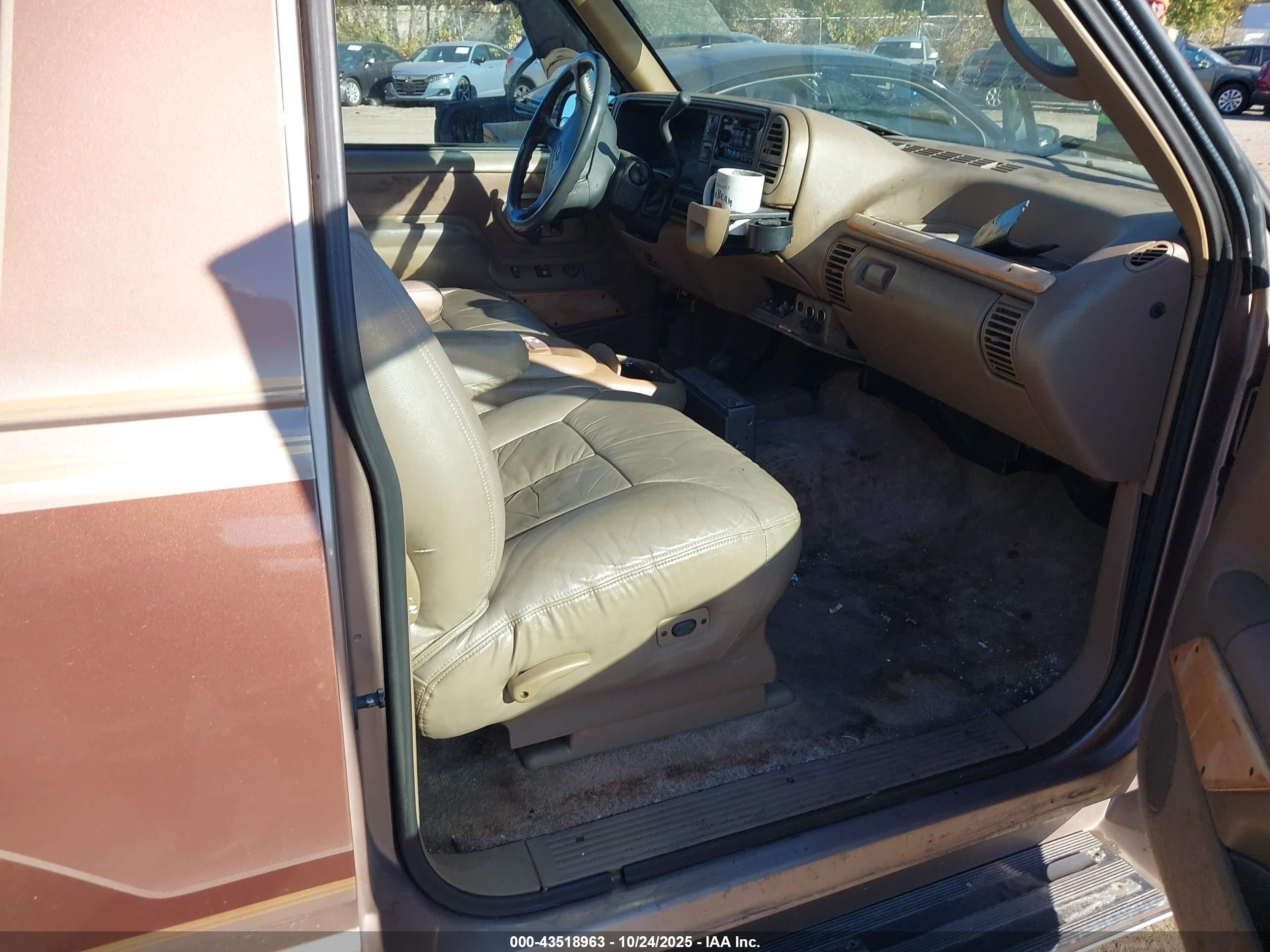 1995 Chevrolet Tahoe K1500 Желто-коричневый vin: 1GNEK18K4SJ303069