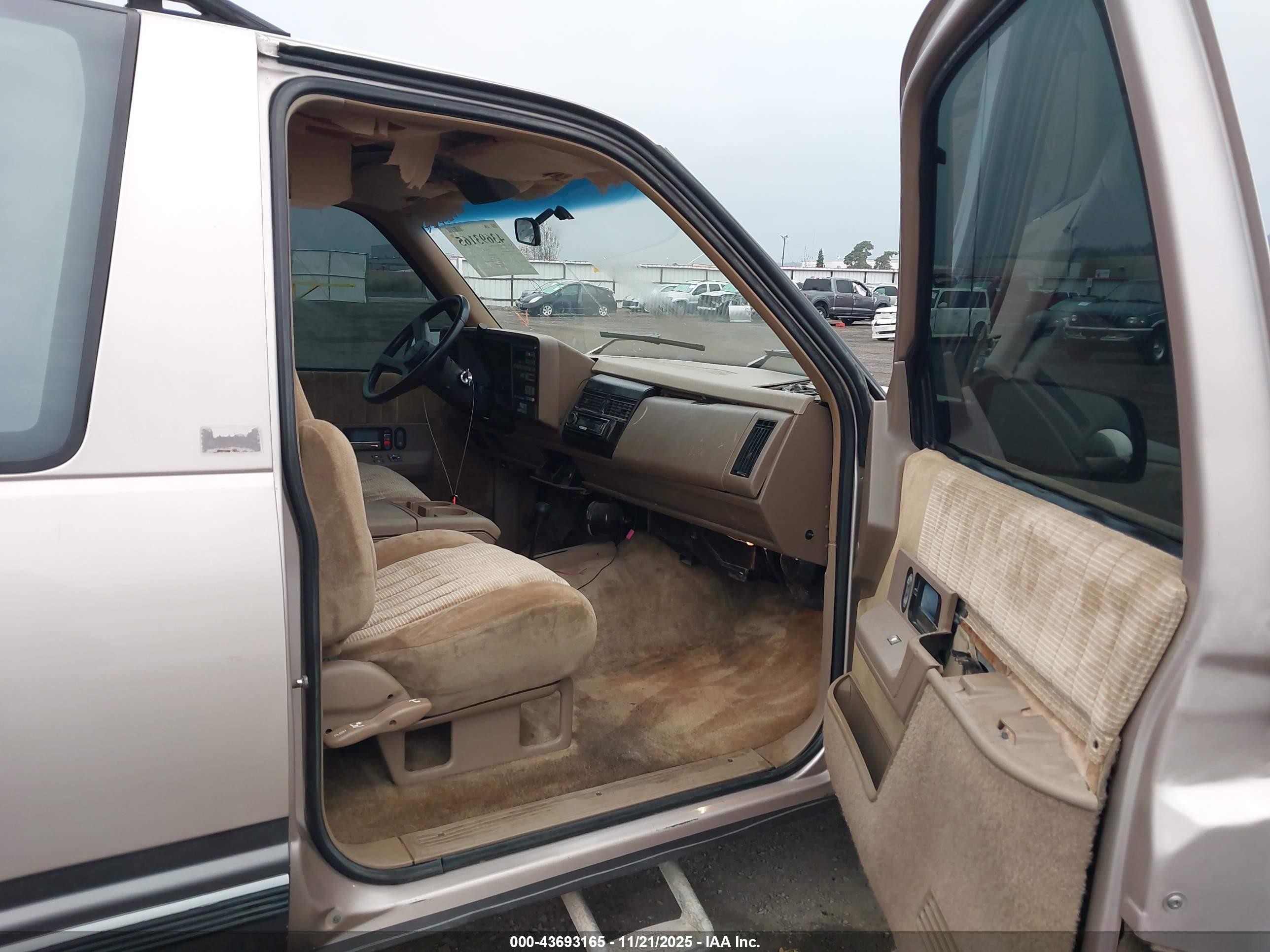 1992 Chevrolet Blazer K1500 Tan vin: 1GNEK18K6NJ340208